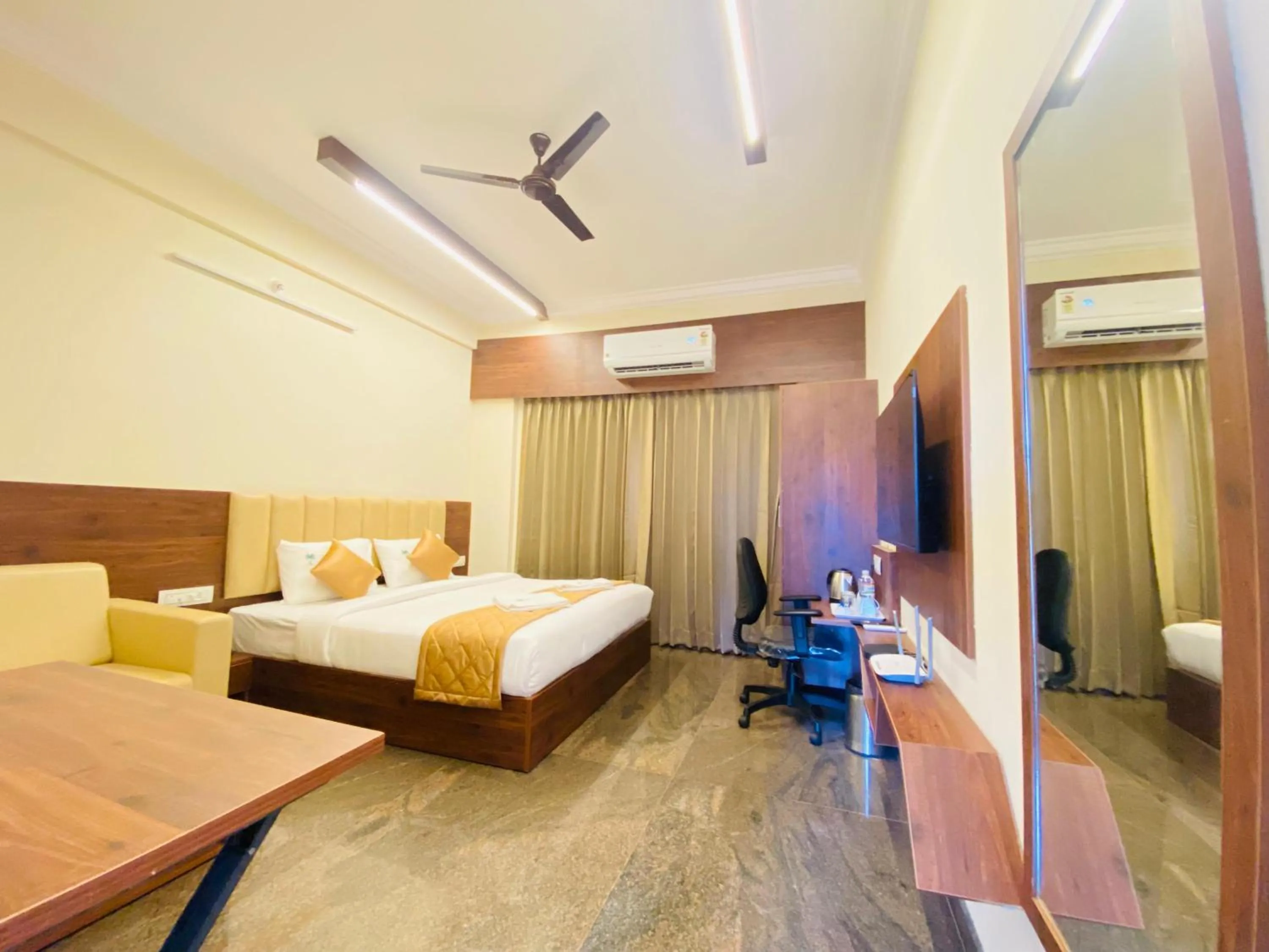 Bedroom, Bed in Hotel Sahara Tree