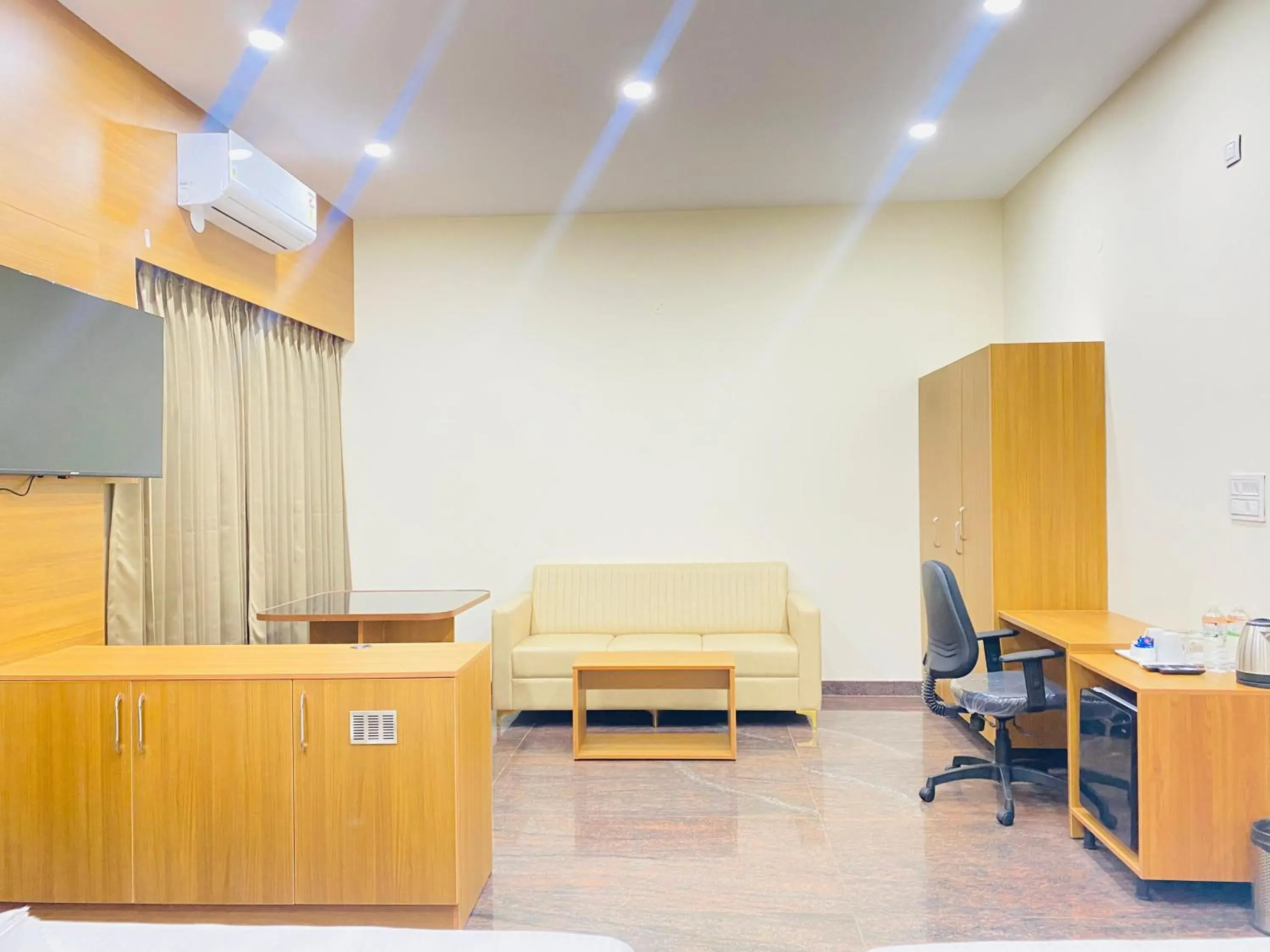 Superior King Suite in Hotel Sahara Tree Superior King Suite in Hotel Sahara Tree