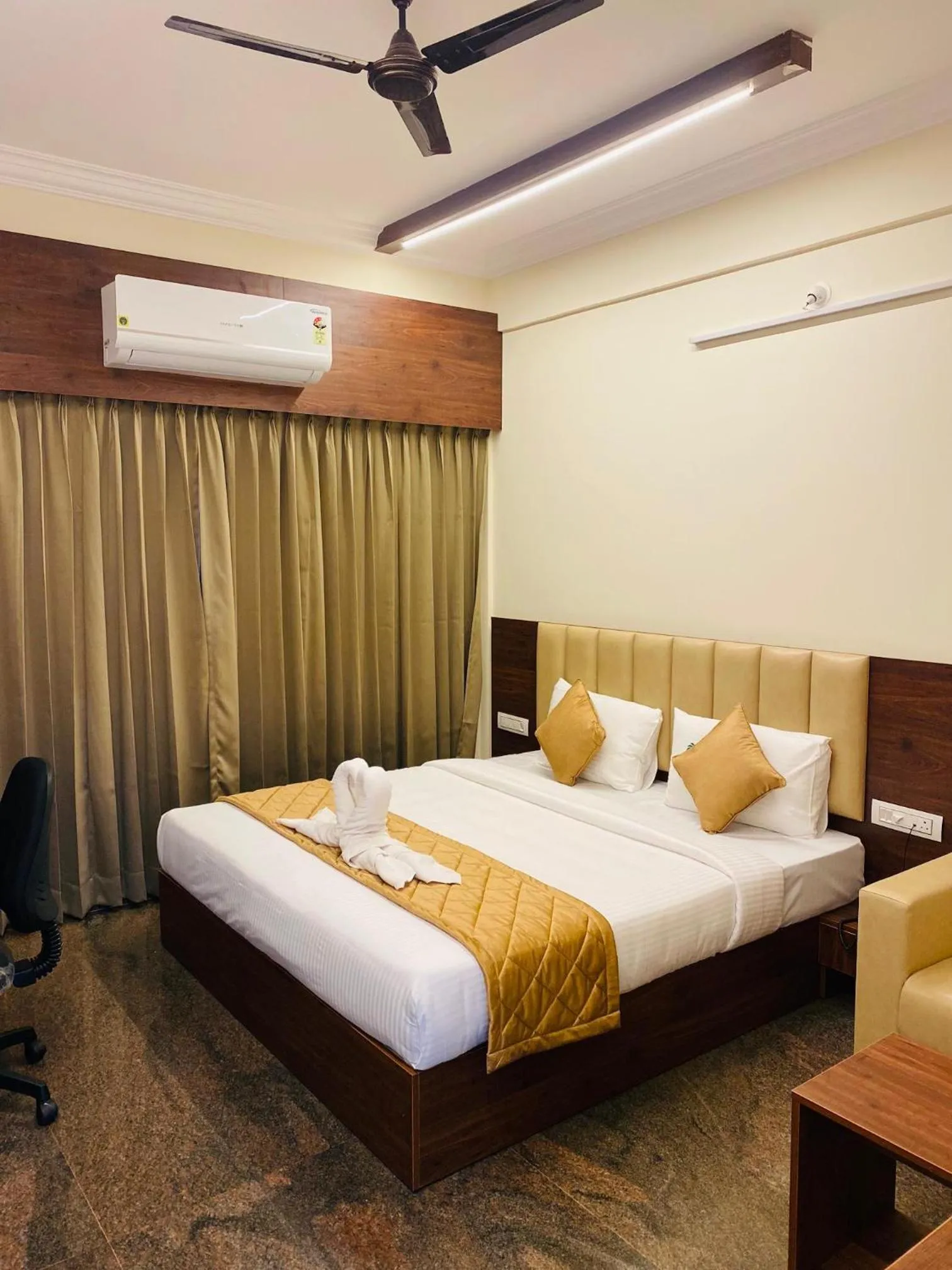 Bed in Hotel Sahara Tree