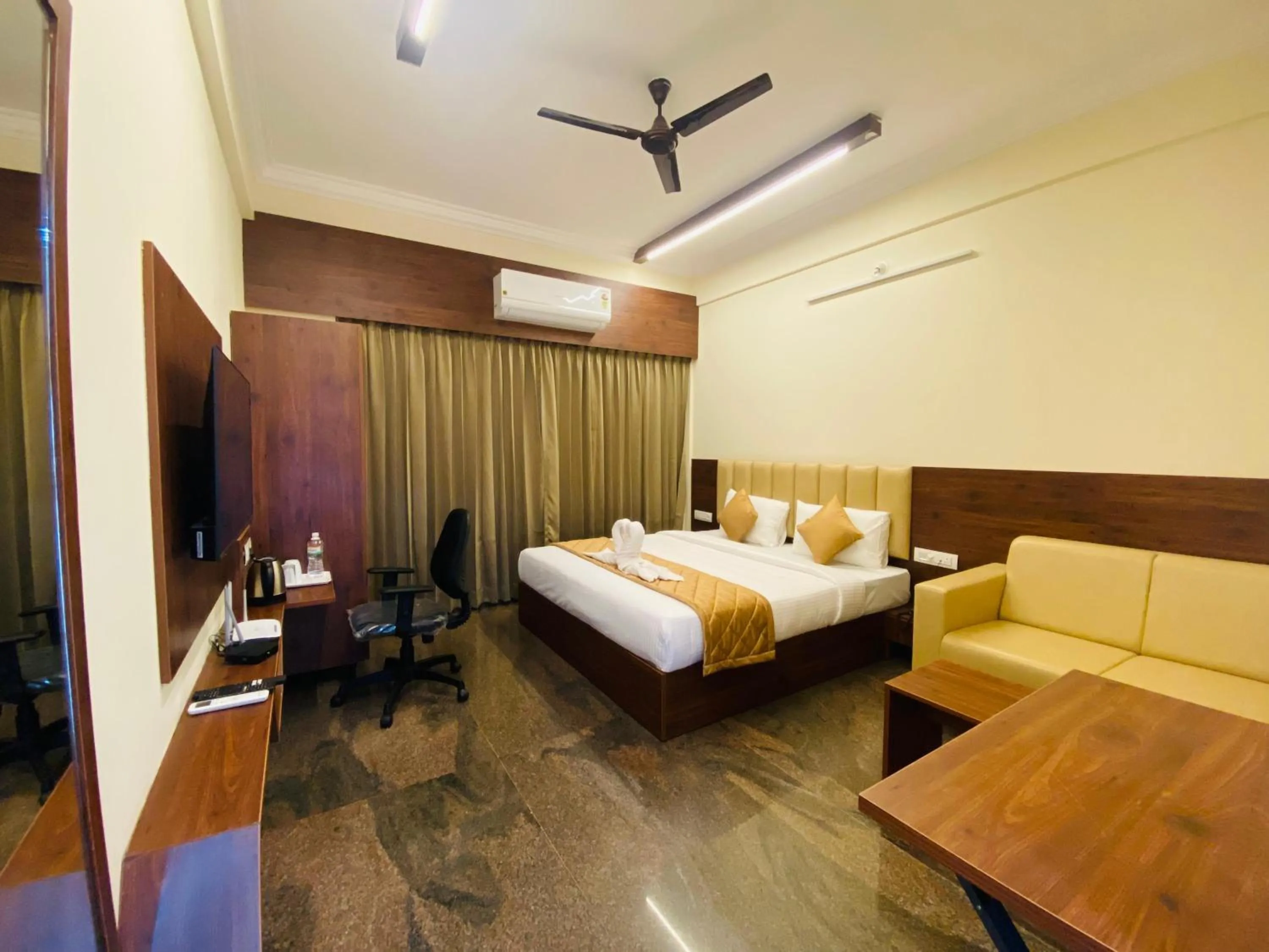 Bed in Hotel Sahara Tree