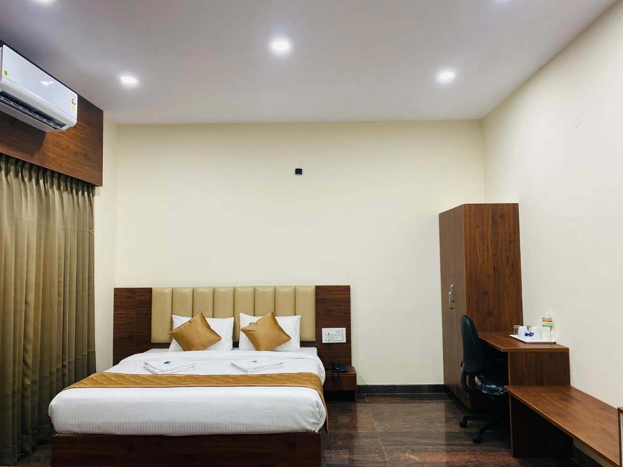 Bed in Hotel Sahara Tree