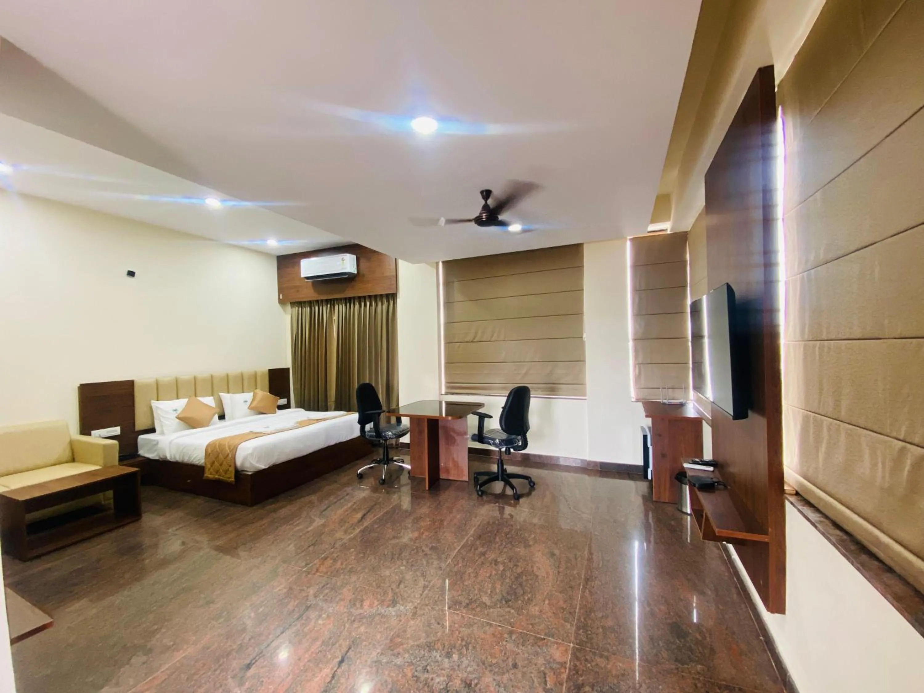 Bed in Hotel Sahara Tree