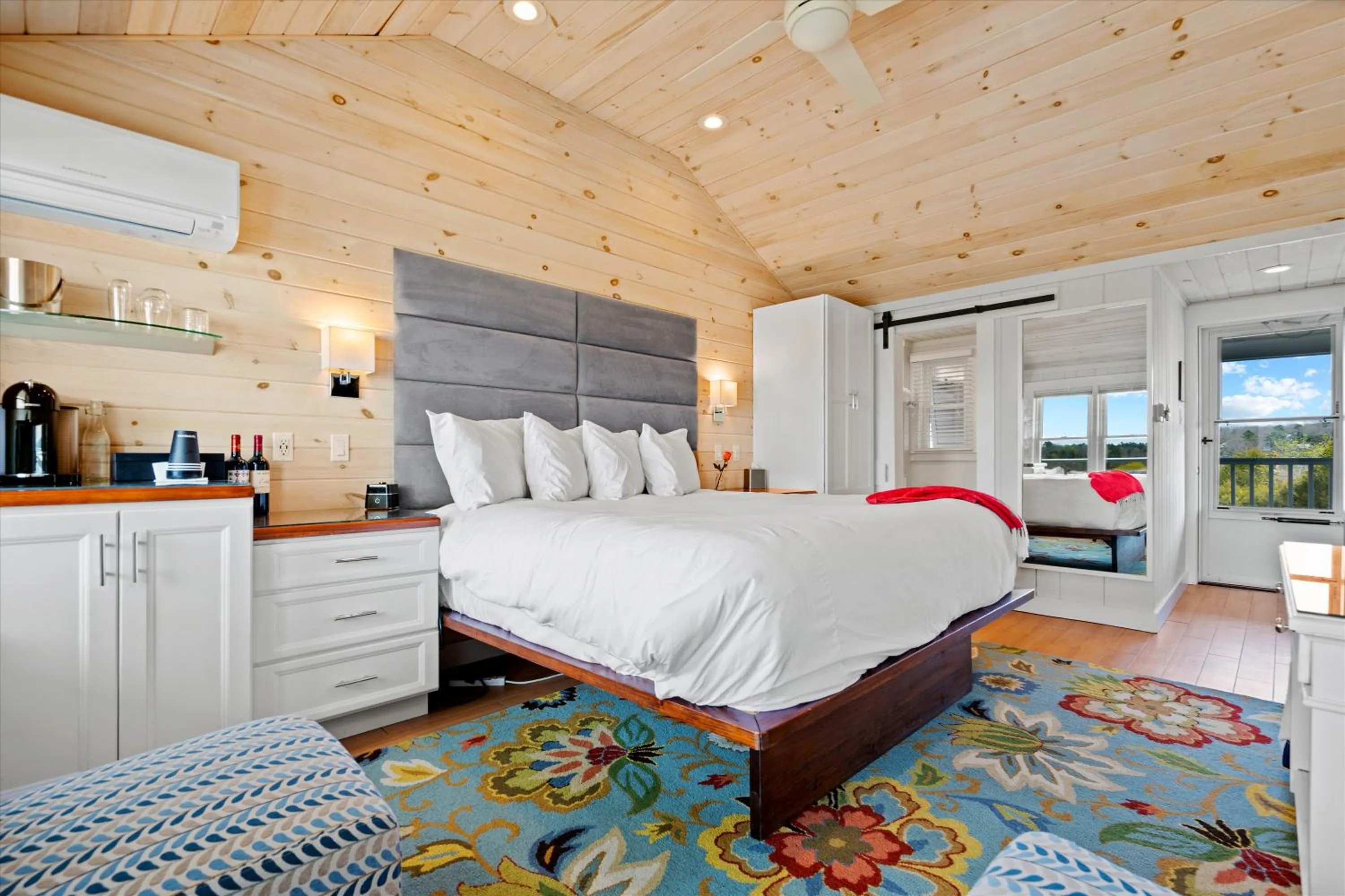 Deluxe King Room in Topside Inn