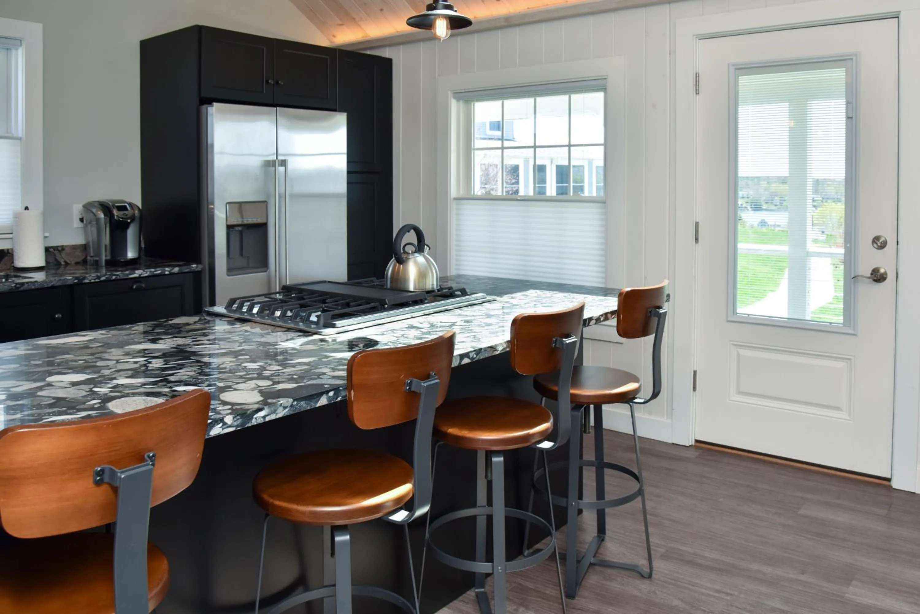 One-Bedroom Suite in Topside Inn