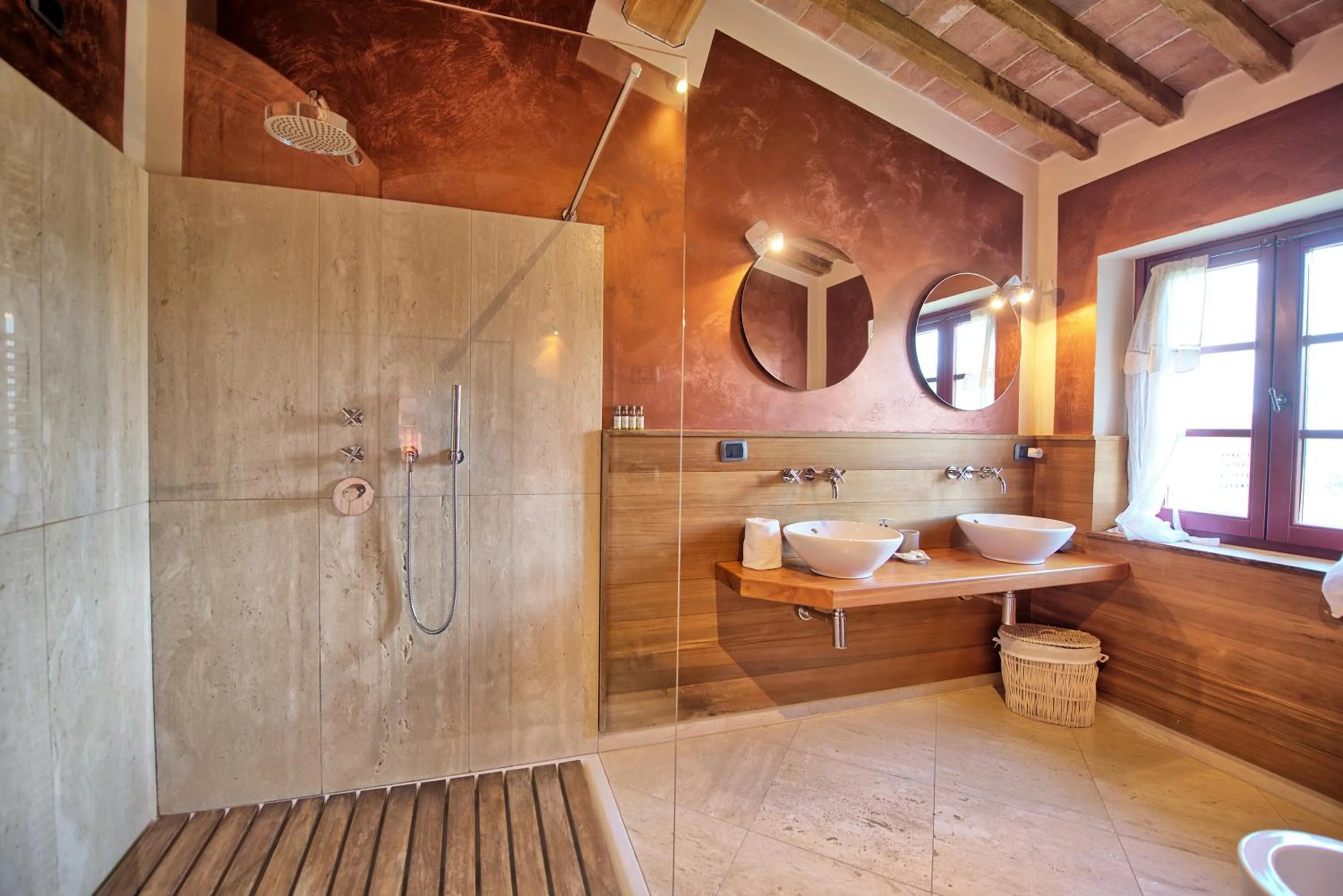 Shower in Villa Ferdinando by PosarelliVillas