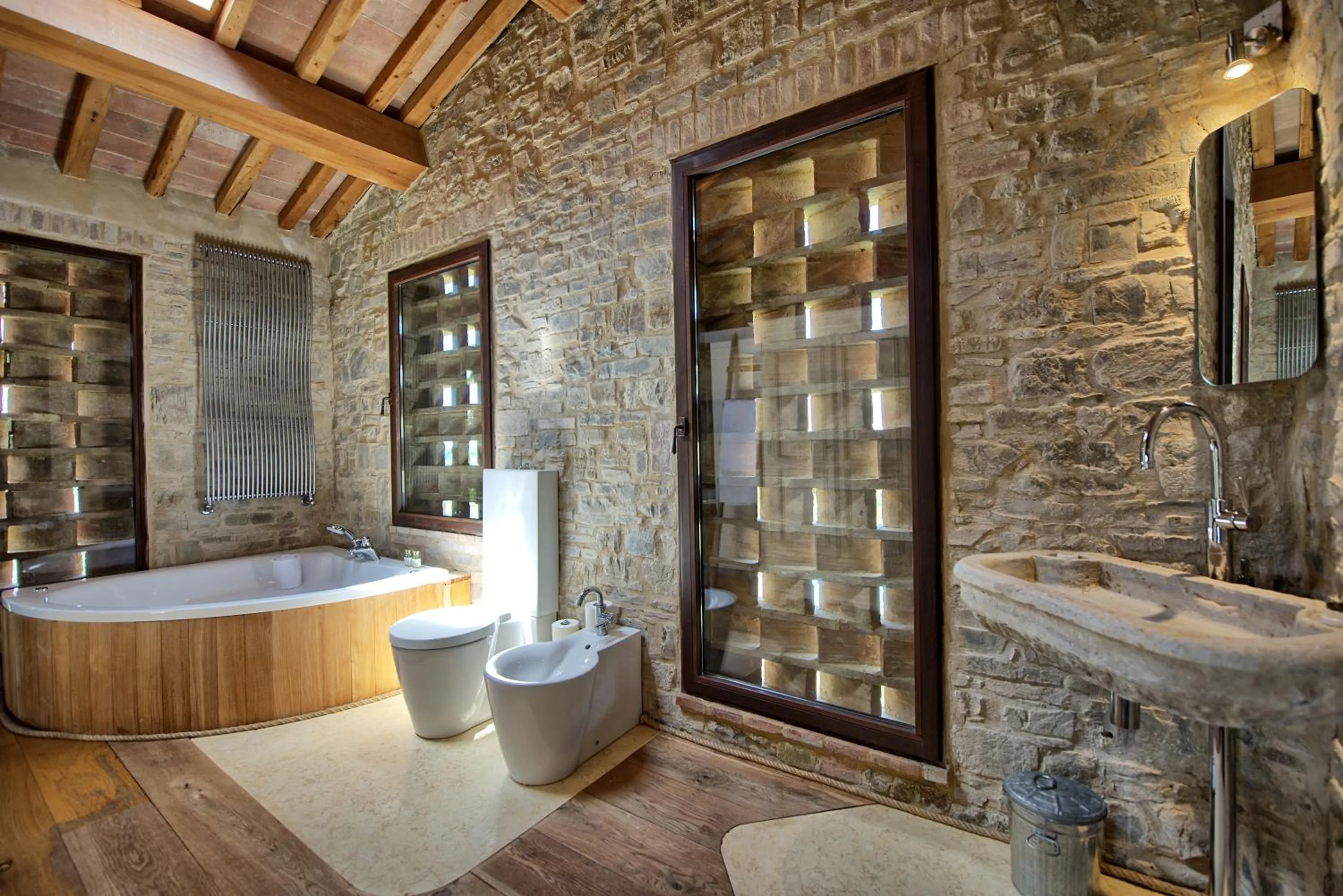 Toilet in Villa Ferdinando by PosarelliVillas