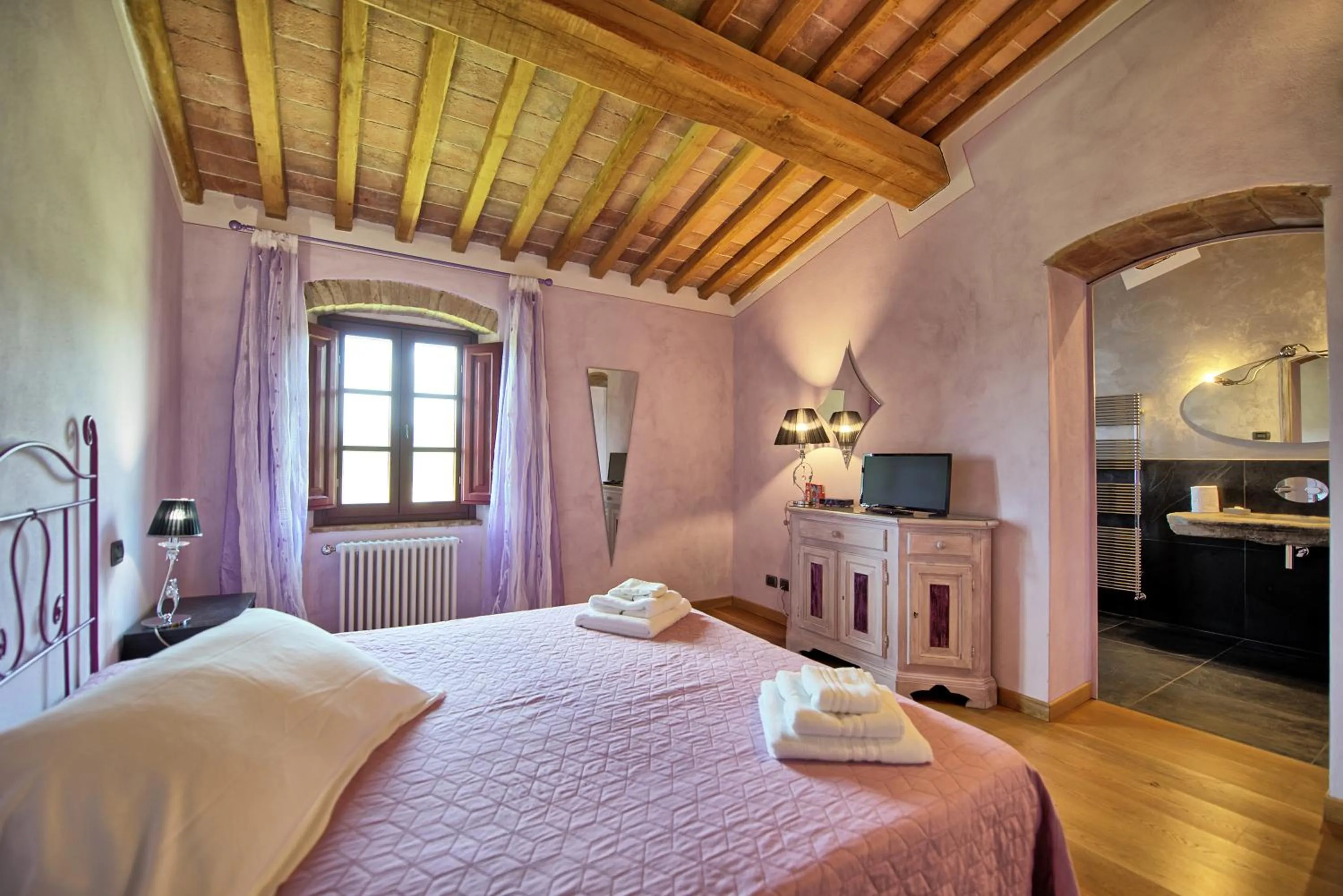 Bed in Villa Ferdinando by PosarelliVillas
