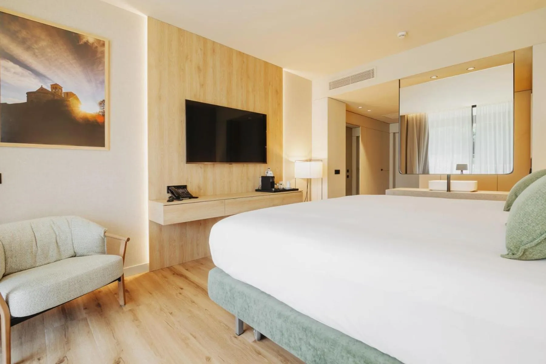 Bed in Hotel Món Sant Benet