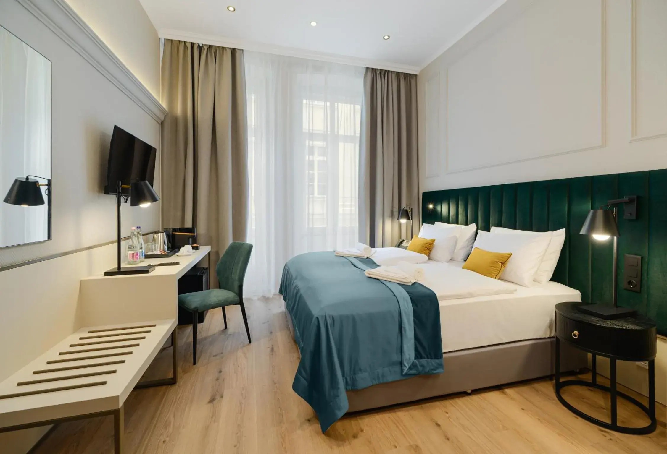 Standard Double Room in CHLOE Hotel Budapest Standard Double Room in CHLOE Hotel Budapest