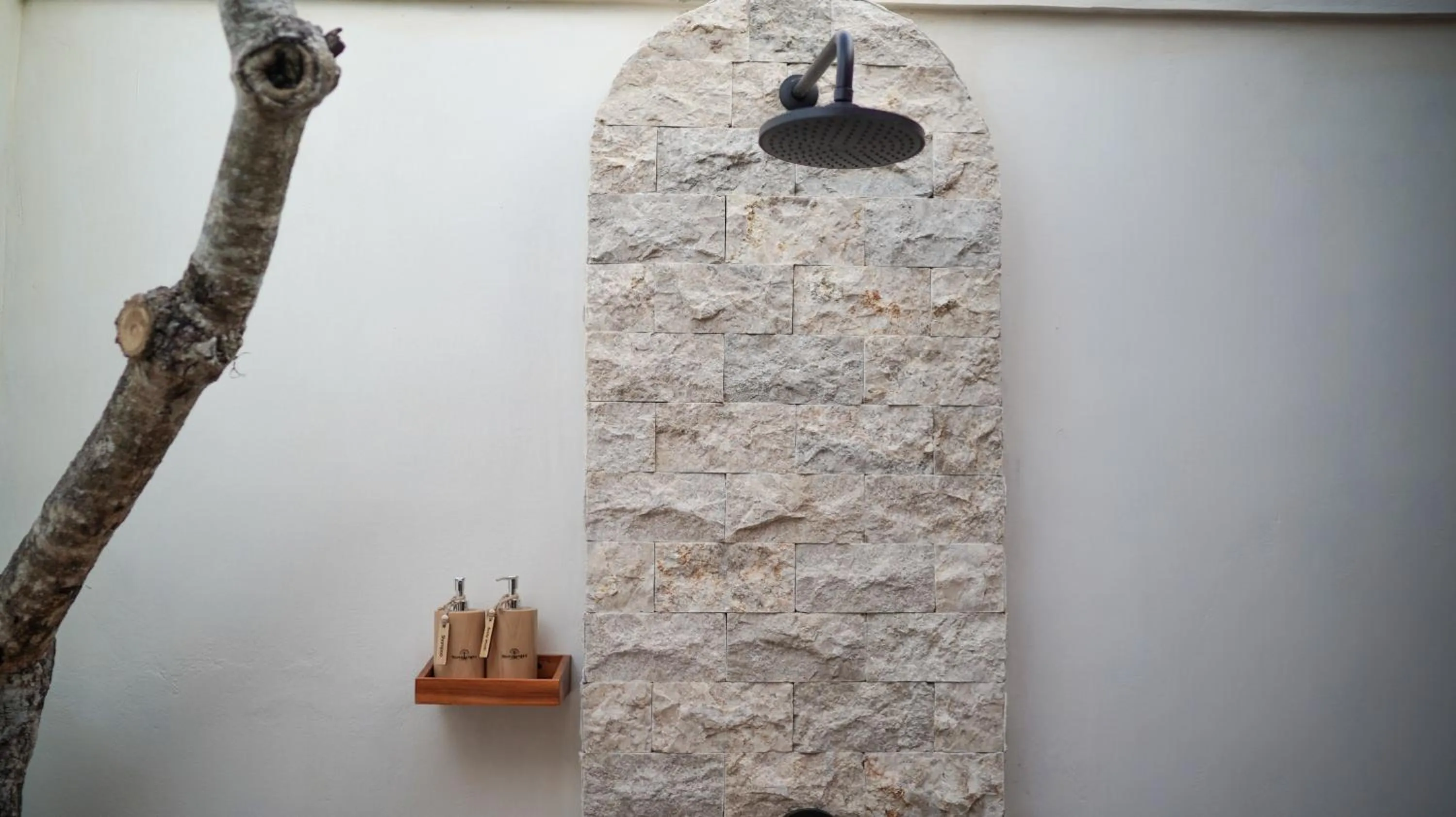 Shower in Samplangan Penida Resort