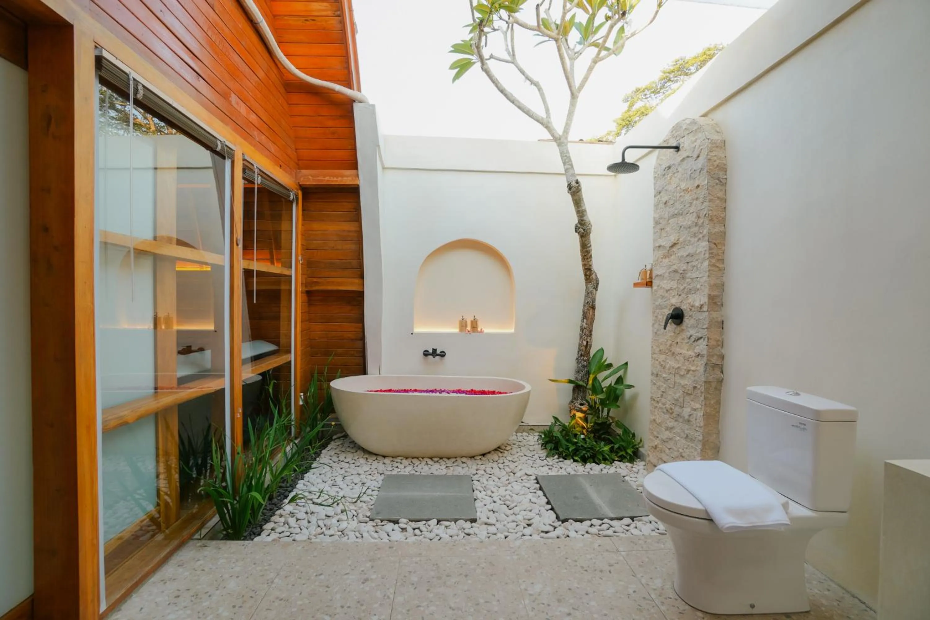 Shower in Samplangan Penida Resort