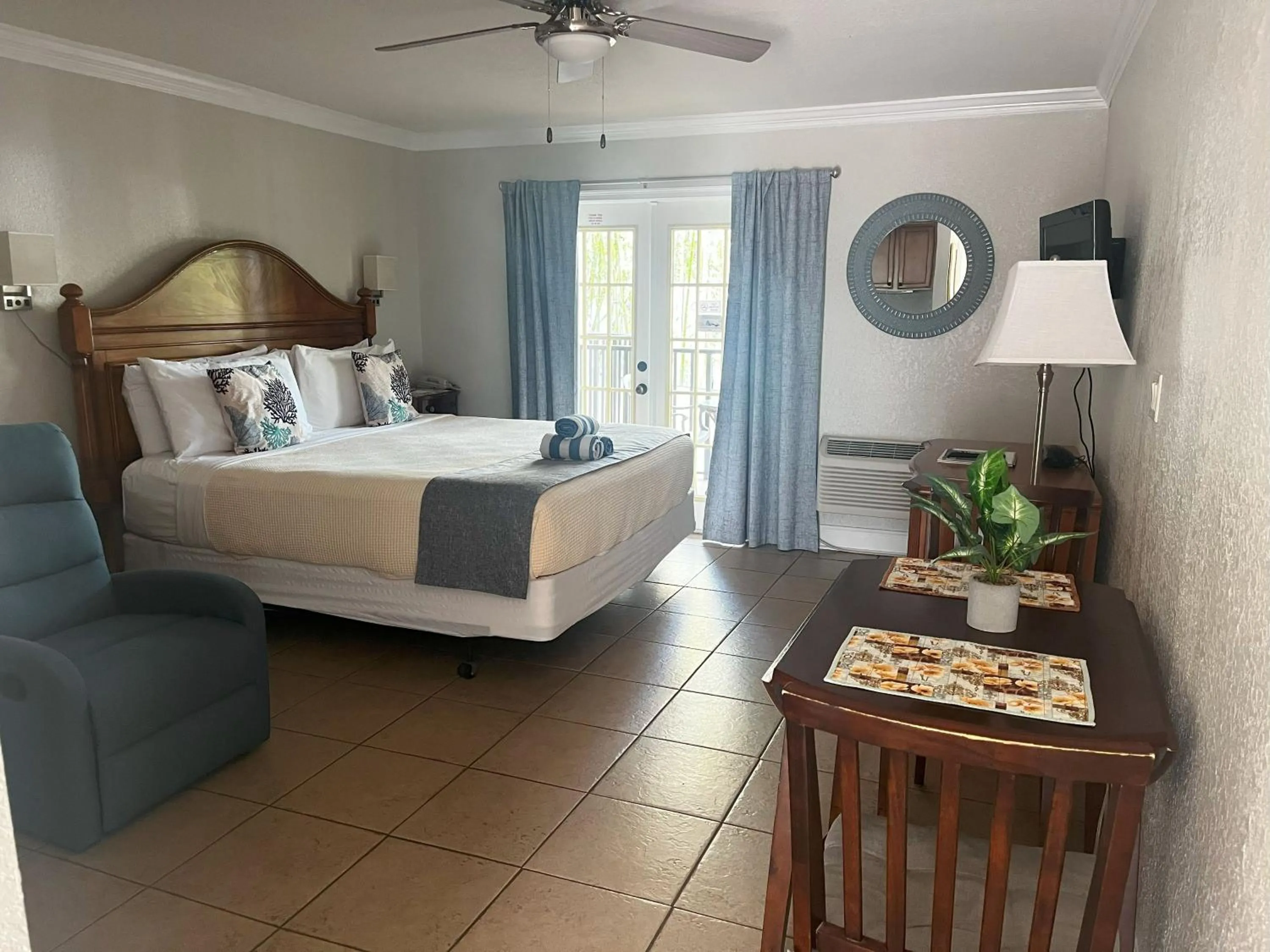 Bed in Beso Del Sol Resort