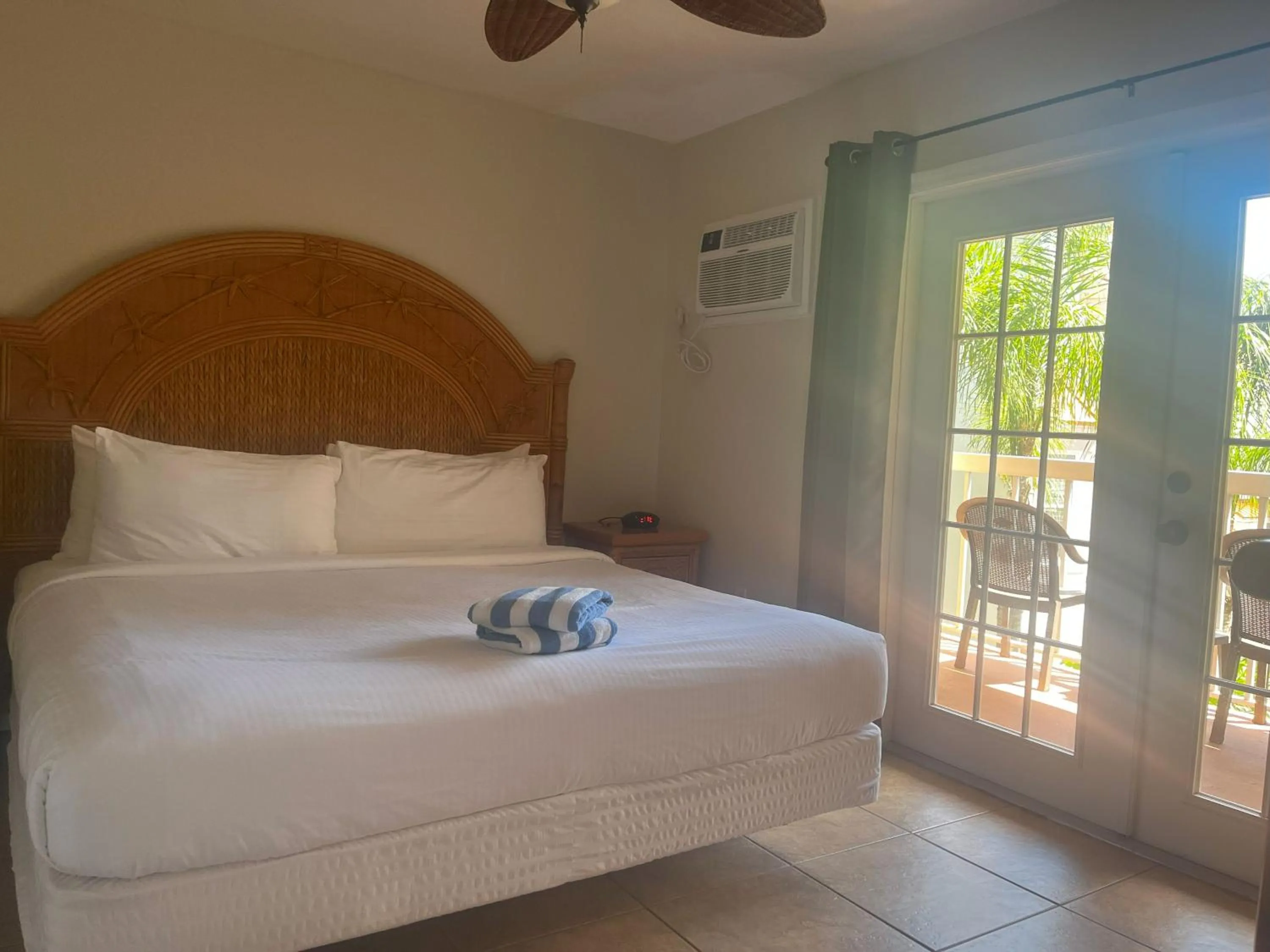 Bed in Beso Del Sol Resort