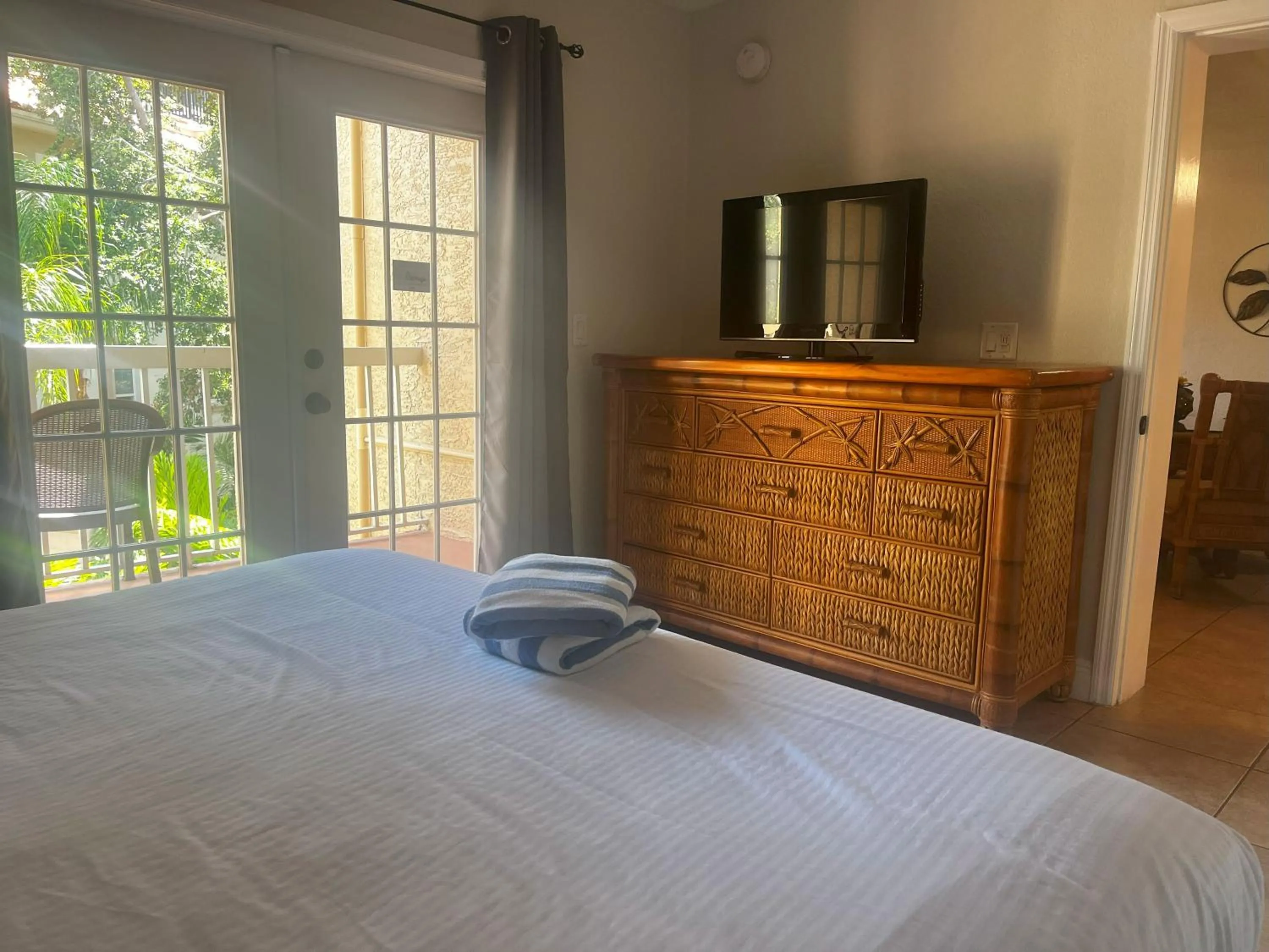 Bed in Beso Del Sol Resort