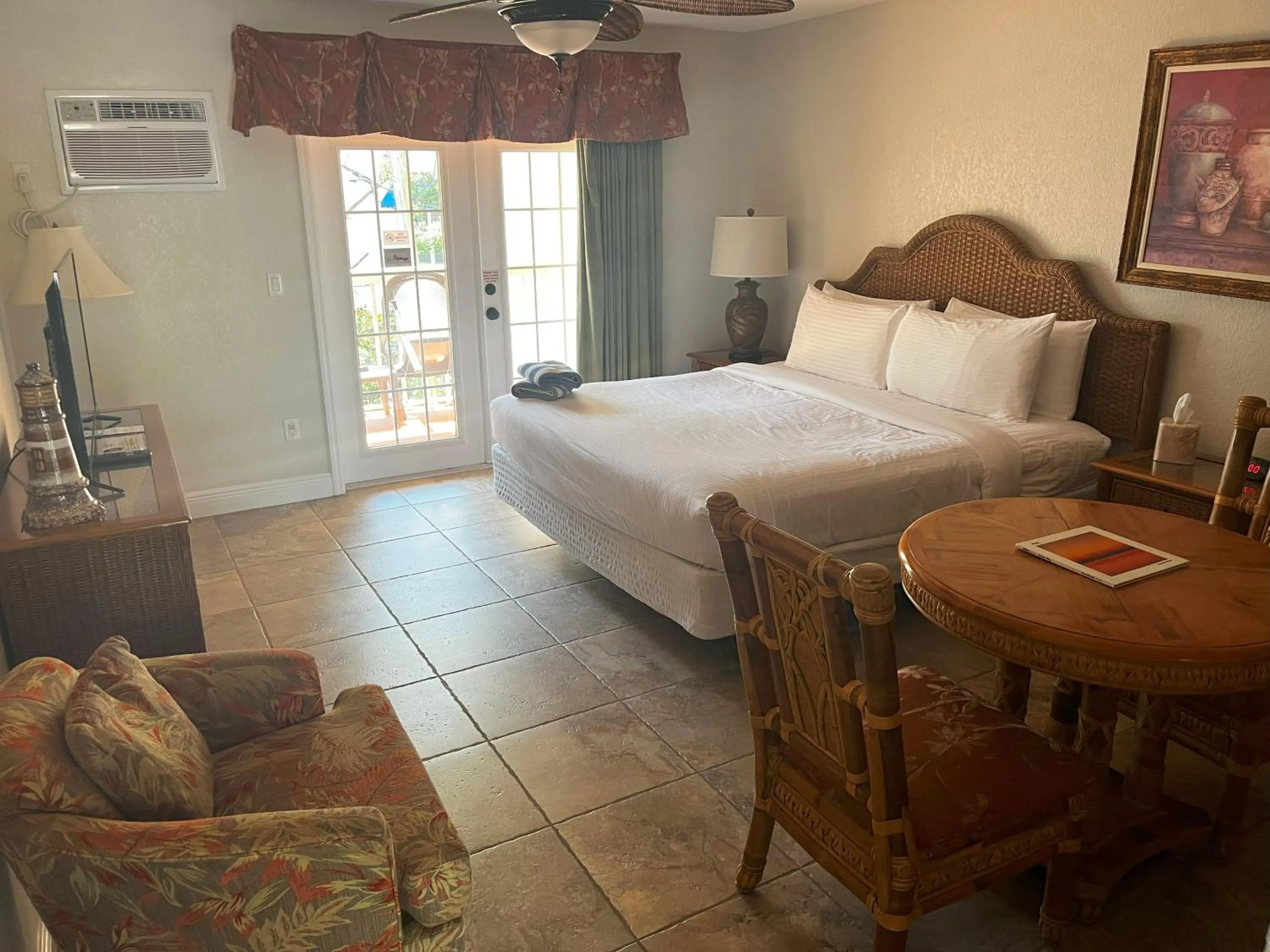 Bed in Beso Del Sol Resort