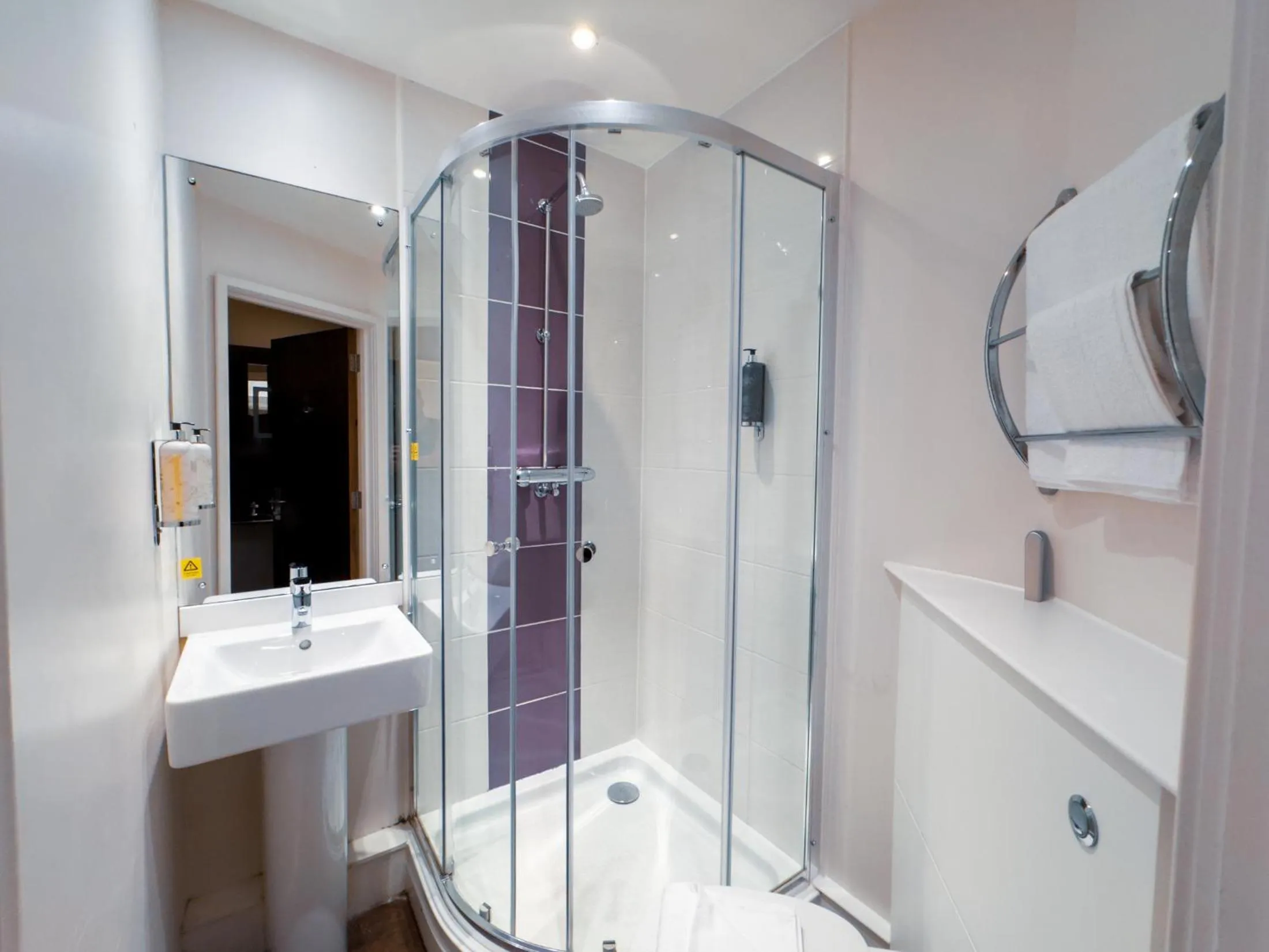 Bathroom in Coach & Horses Hotel