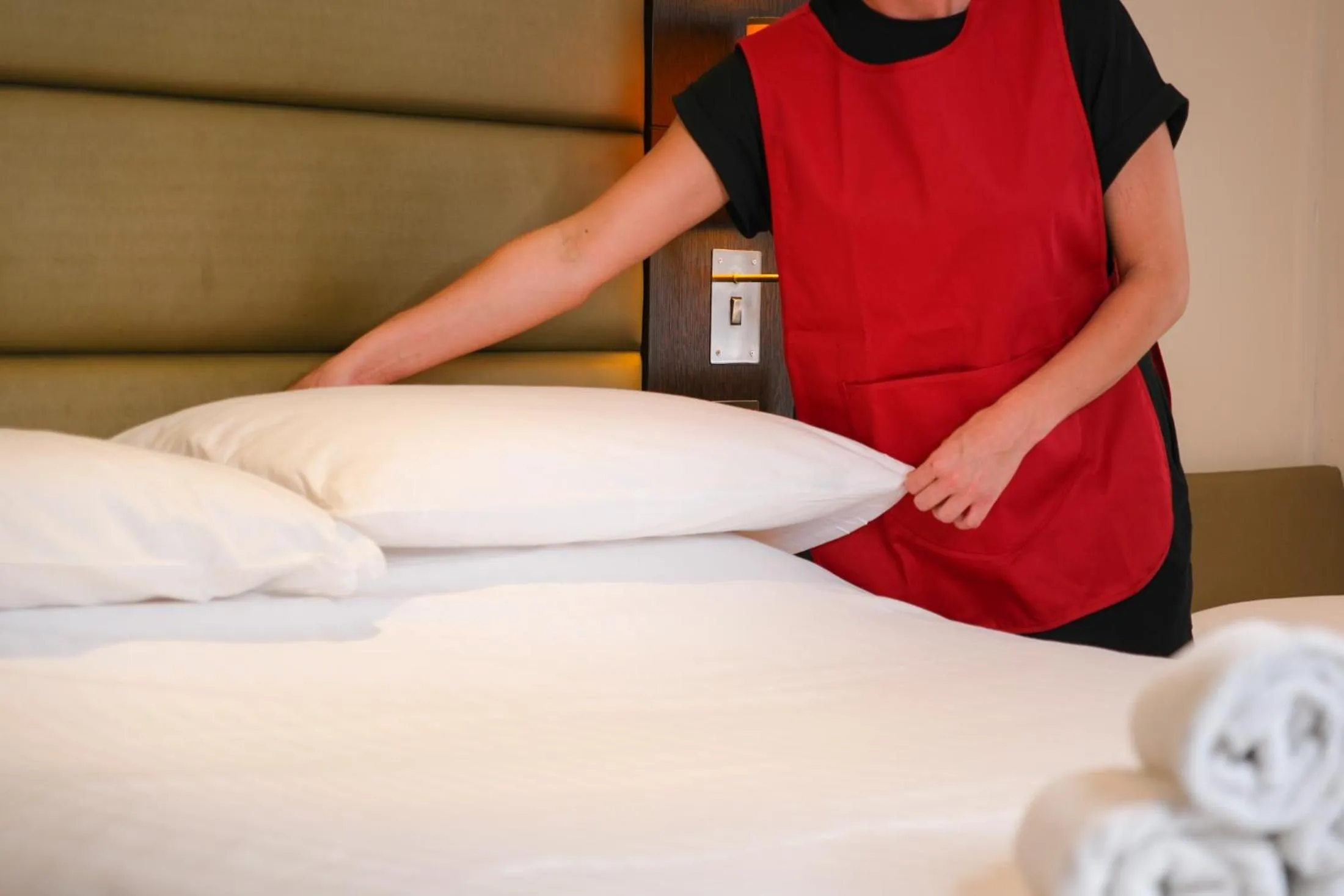 Bedroom, Bed in Coach & Horses Hotel