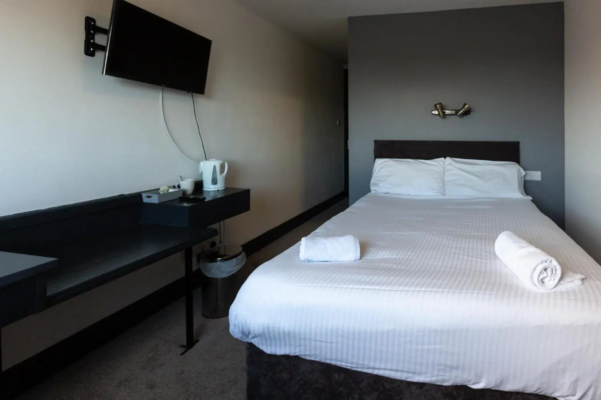 Bed in Pelham Hotel Bed in Pelham Hotel