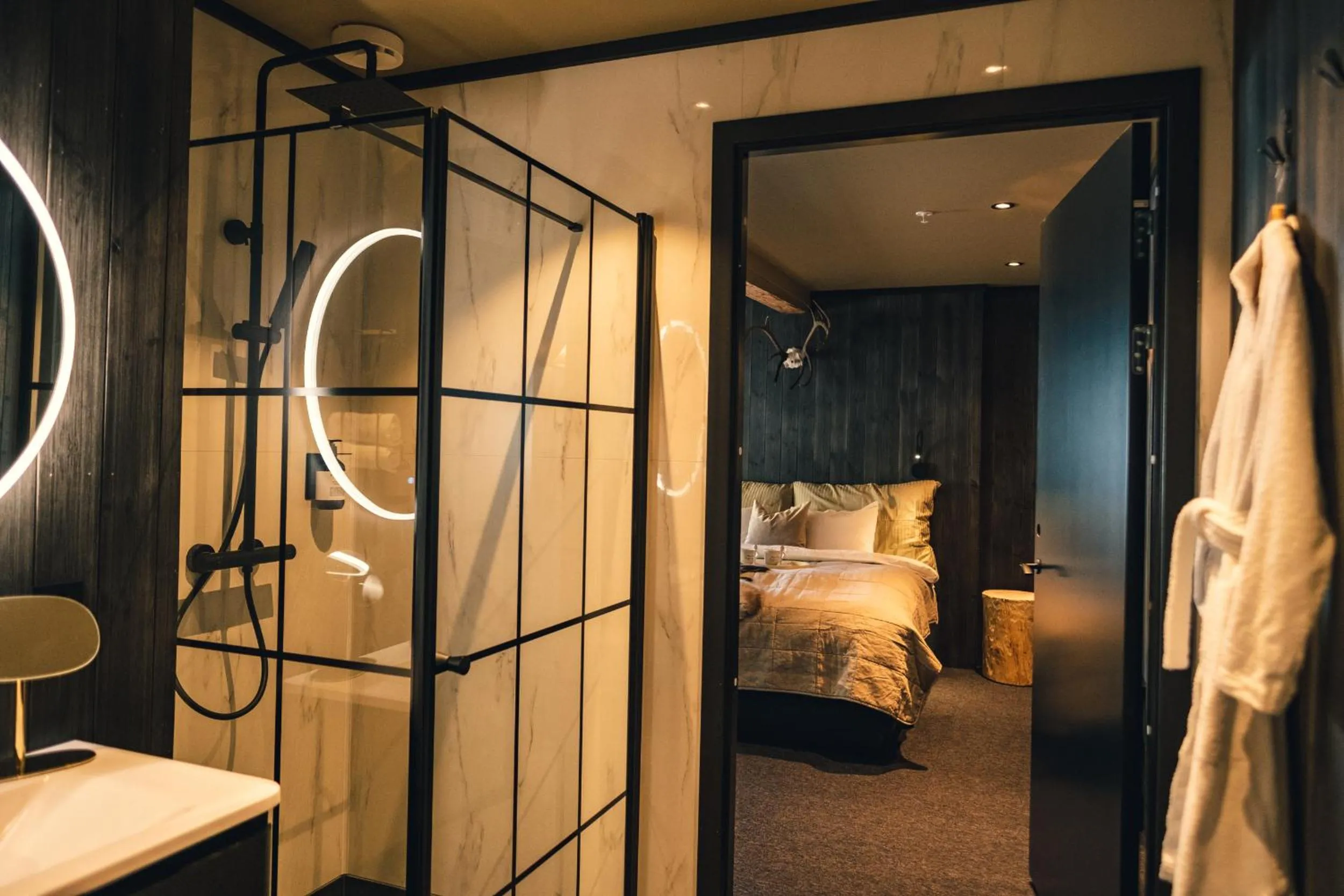 Photo of the whole room, Bed in Sov Lodge