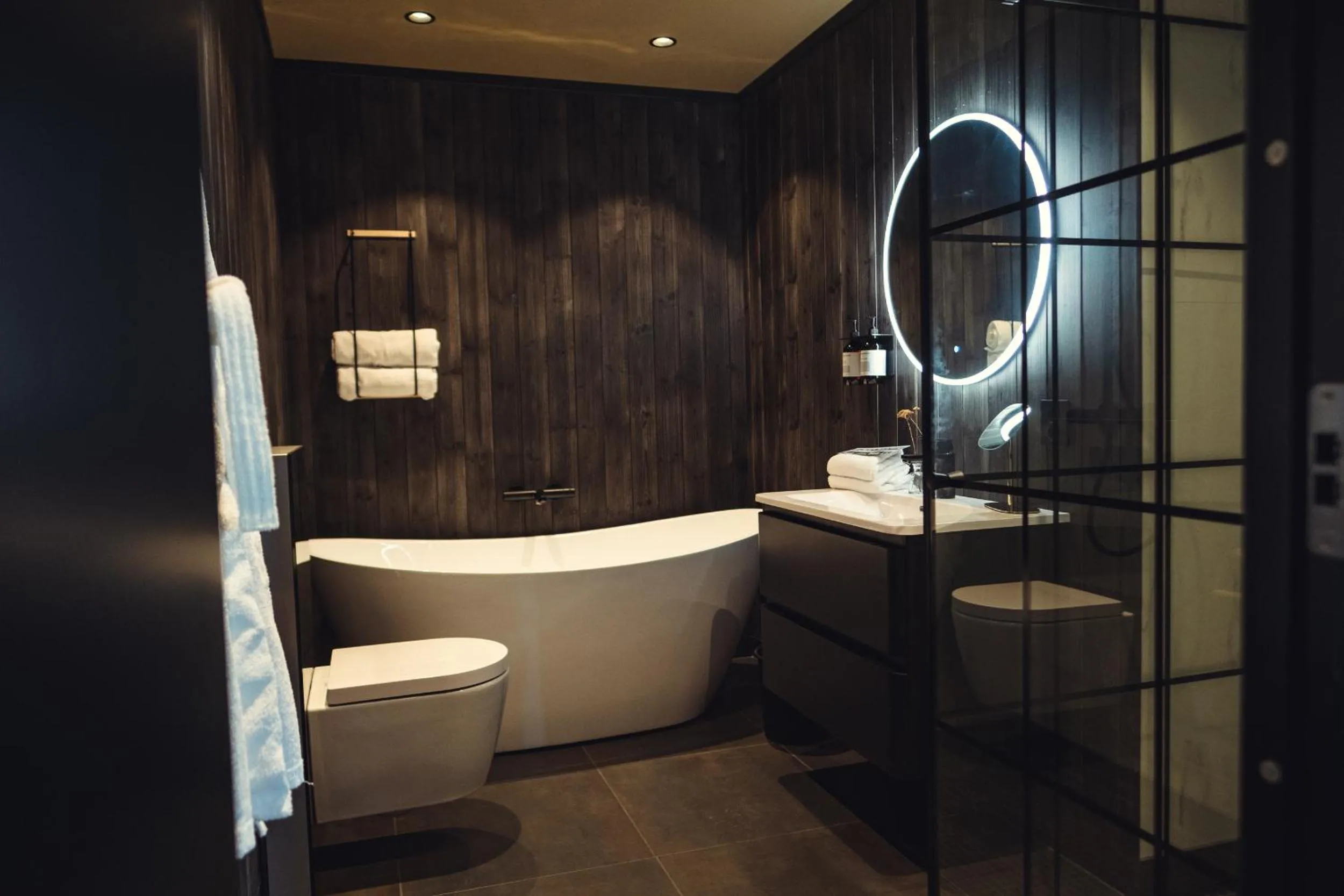 Shower in Sov Lodge