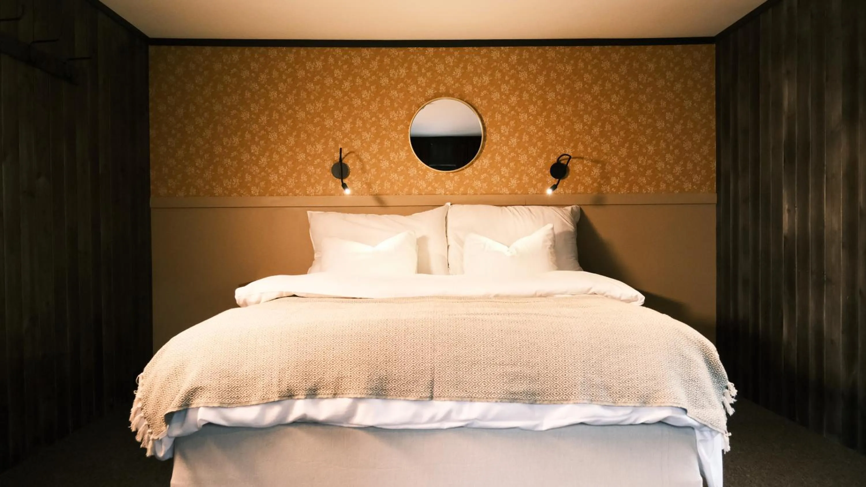 Photo of the whole room, Bed in Sov Lodge