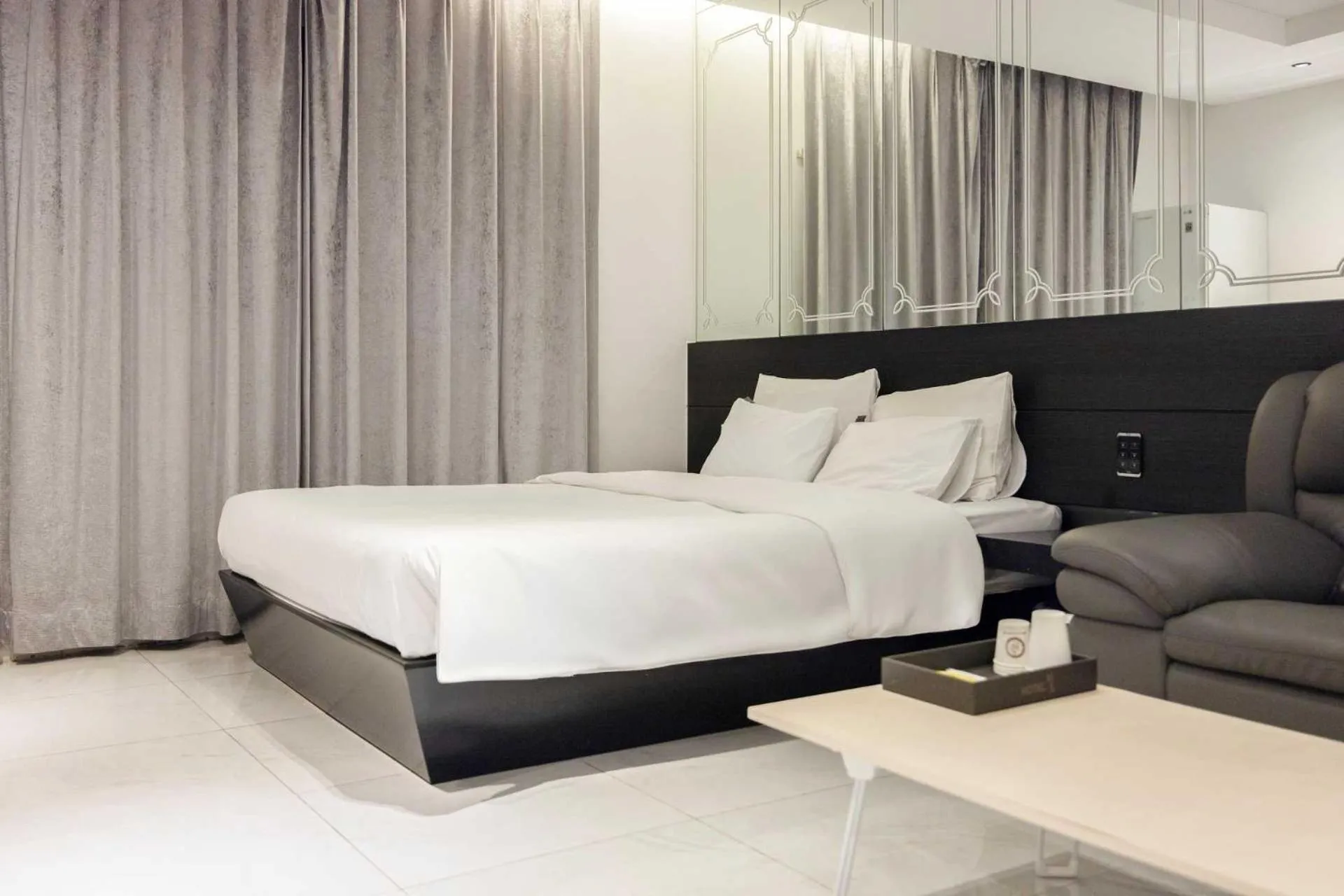 Bedroom, Bed in Hotel Moon Cheonan ShinBuldang