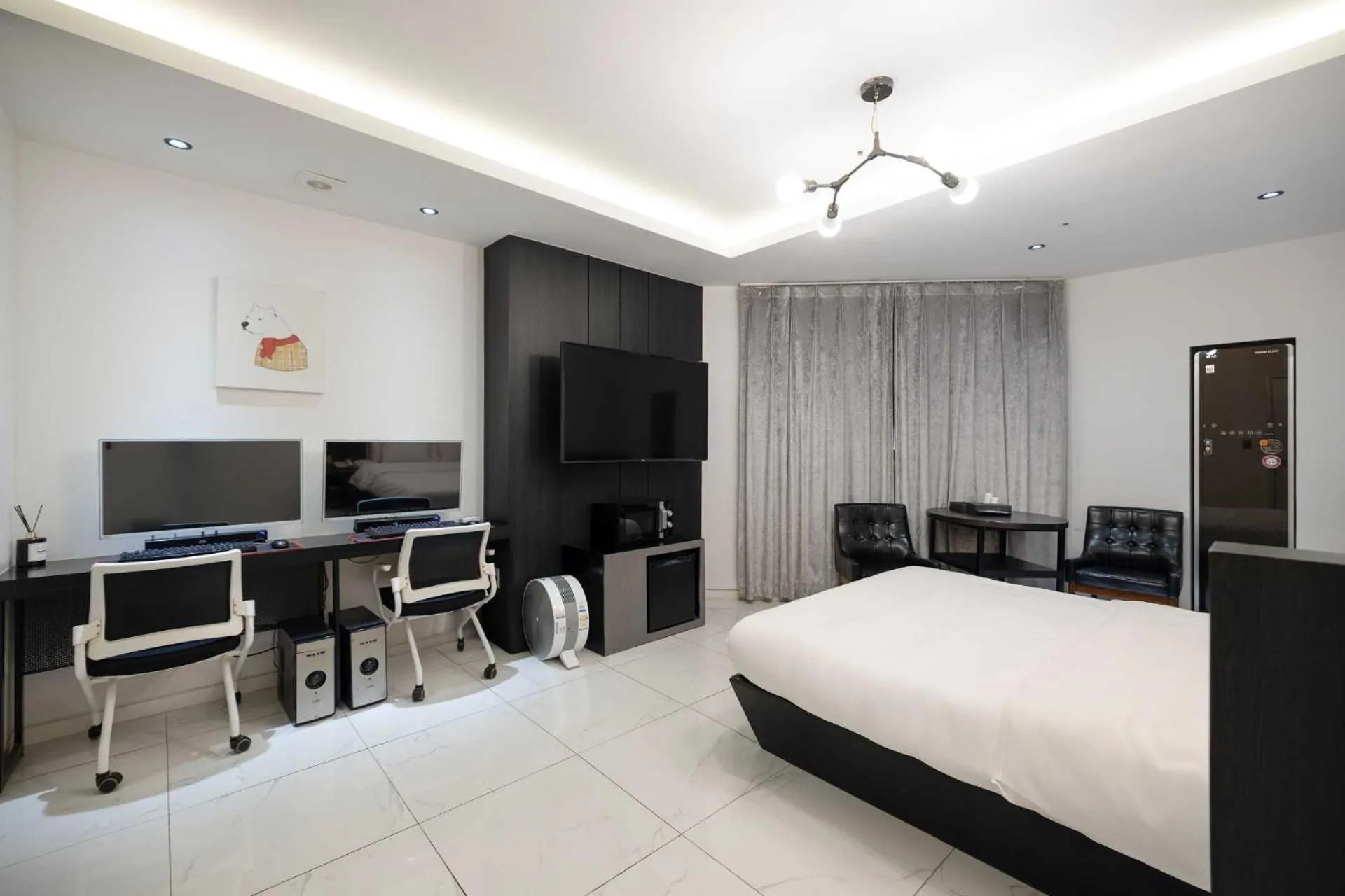 Communal lounge/ TV room, Bed in Hotel Moon Cheonan ShinBuldang