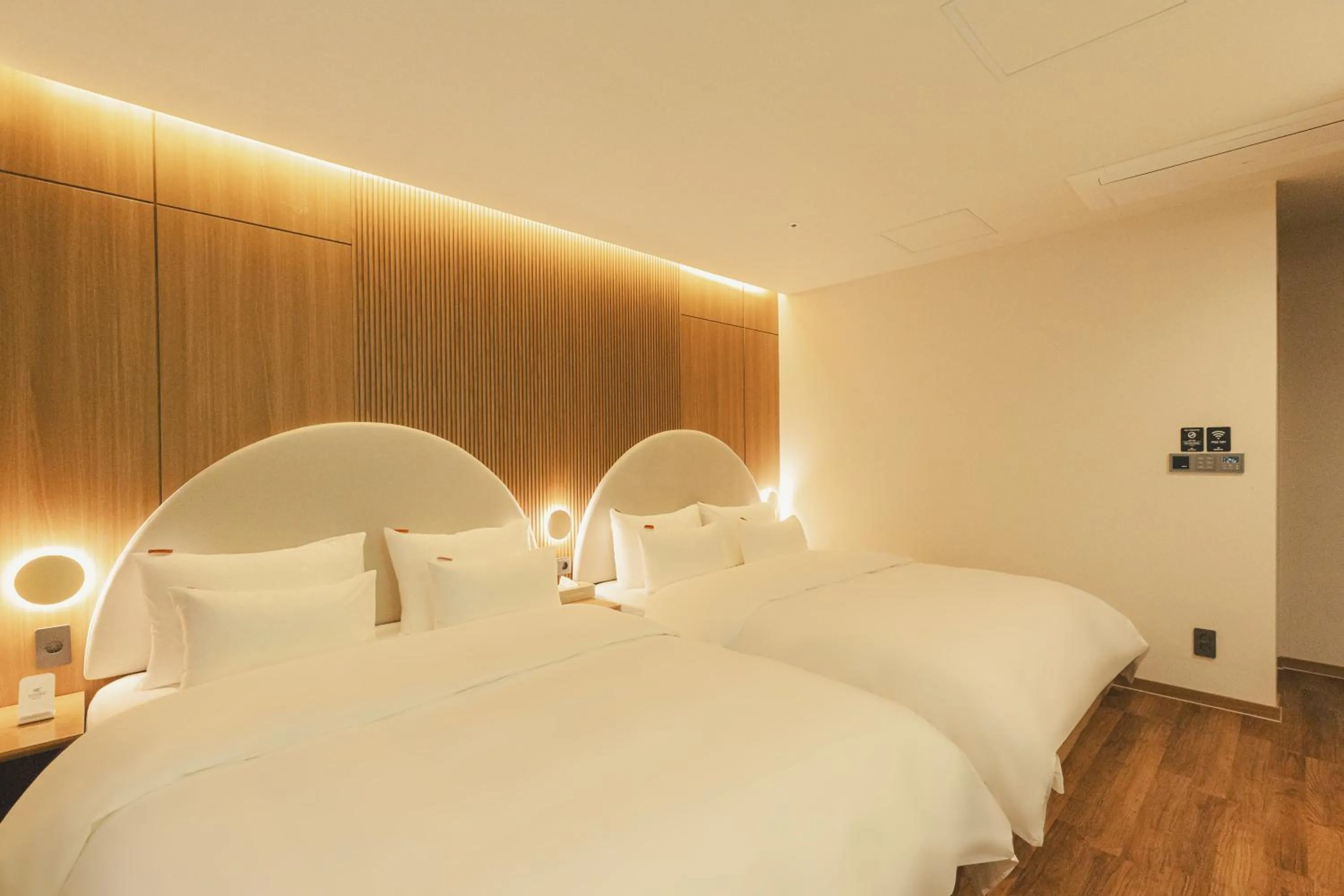 Bed in Cheonan Buldang Hound Hotel