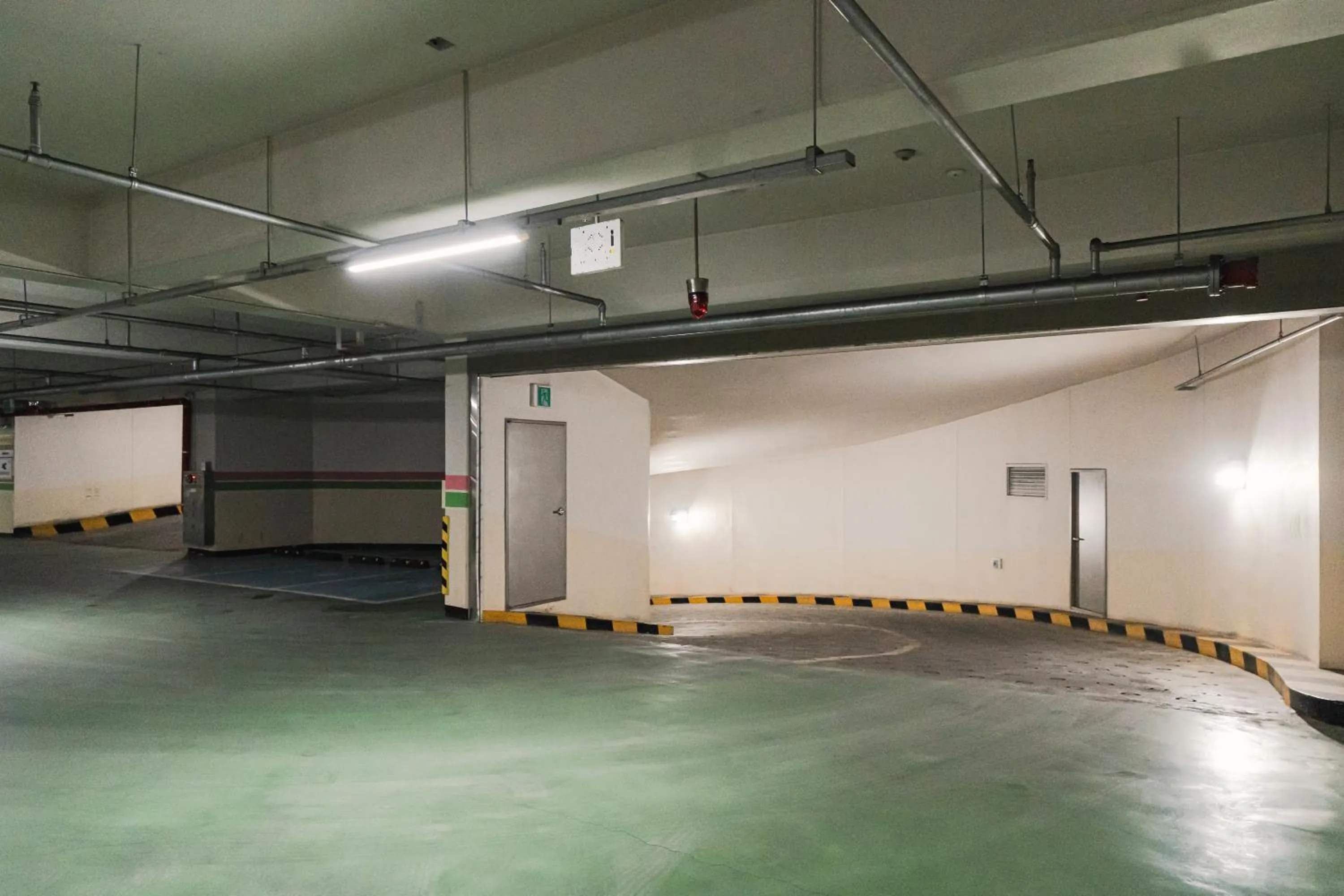 Parking in Cheonan Buldang Hound Hotel