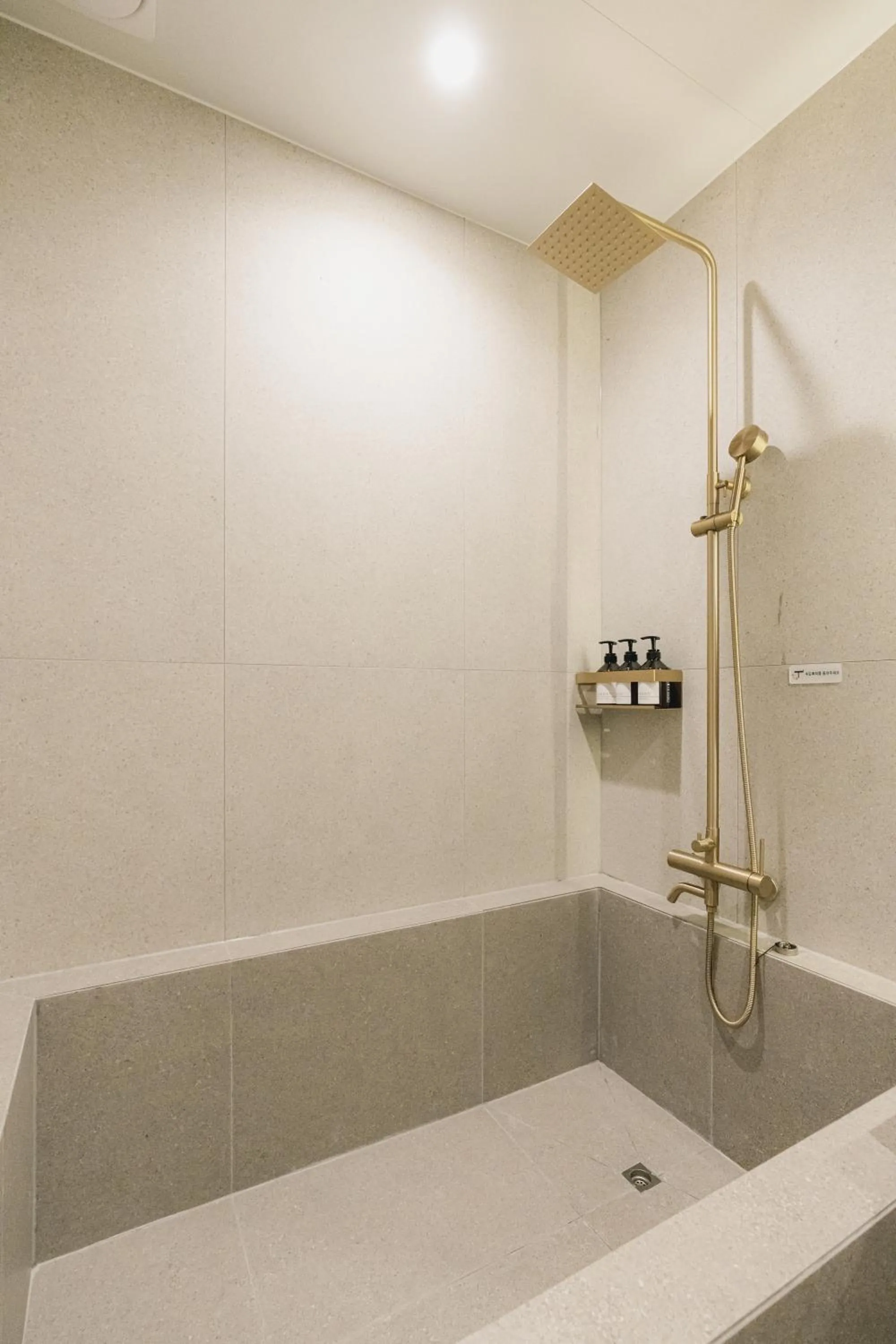 Shower in Cheonan Buldang Hound Hotel