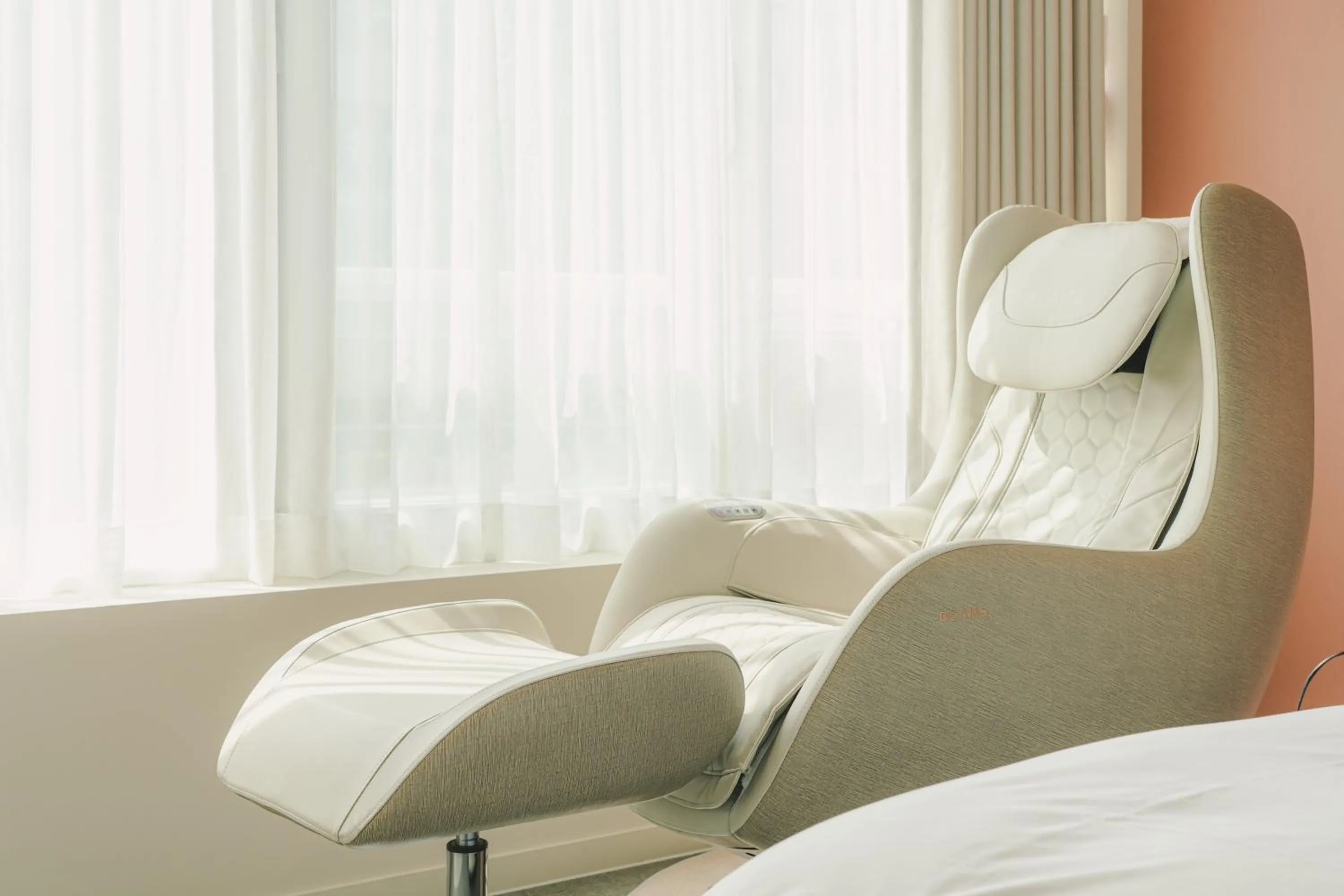 Seating area in Cheonan Buldang Hound Hotel