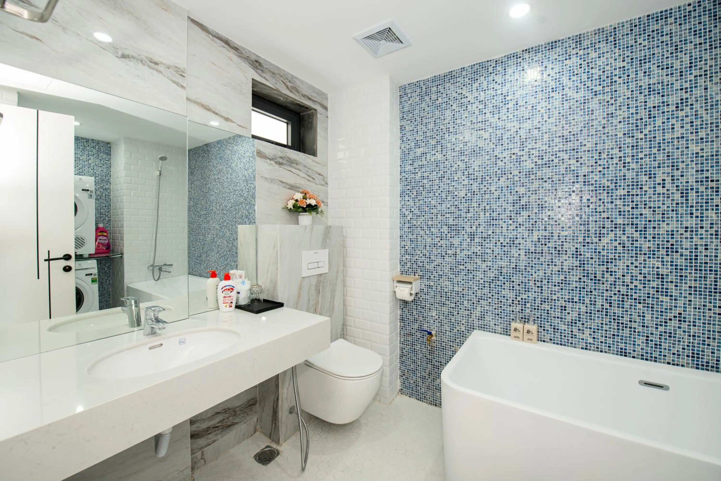 Shower in Myrcella Urban Apartment