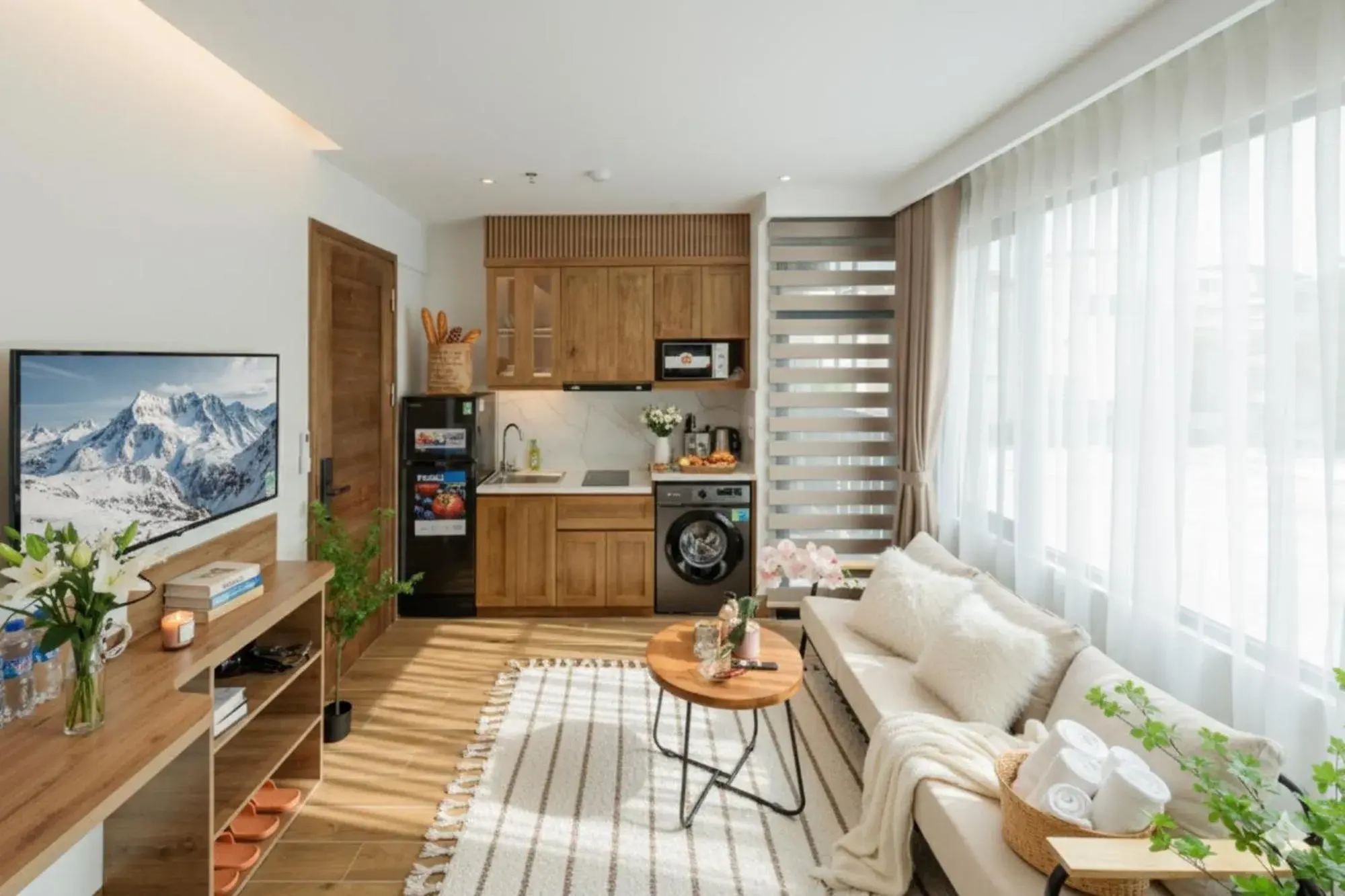 Studio with Balcony - single occupancy in Crescendo Limitless Style - Flexible check in time - Stay 24 hours Studio with Balcony - single occupancy in Crescendo Limitless Style - Flexible check in time - Stay 24 hours