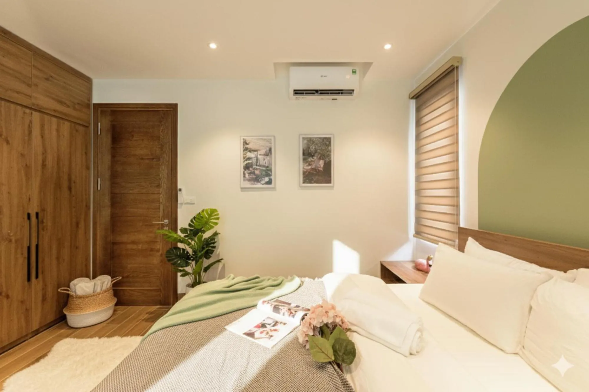 Photo of the whole room, Bed in Crescendo Limitless Style