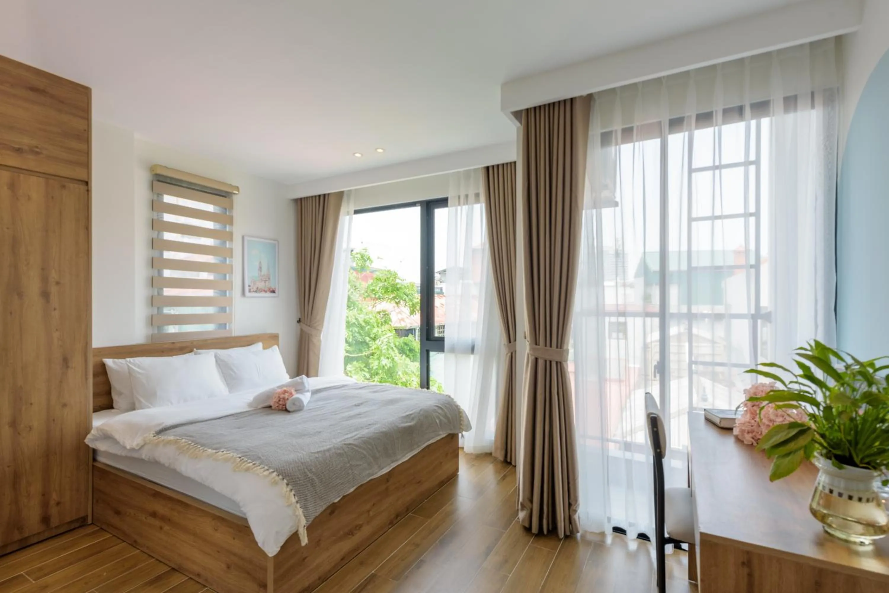 Bedroom, Bed in Crescendo Limitless Style