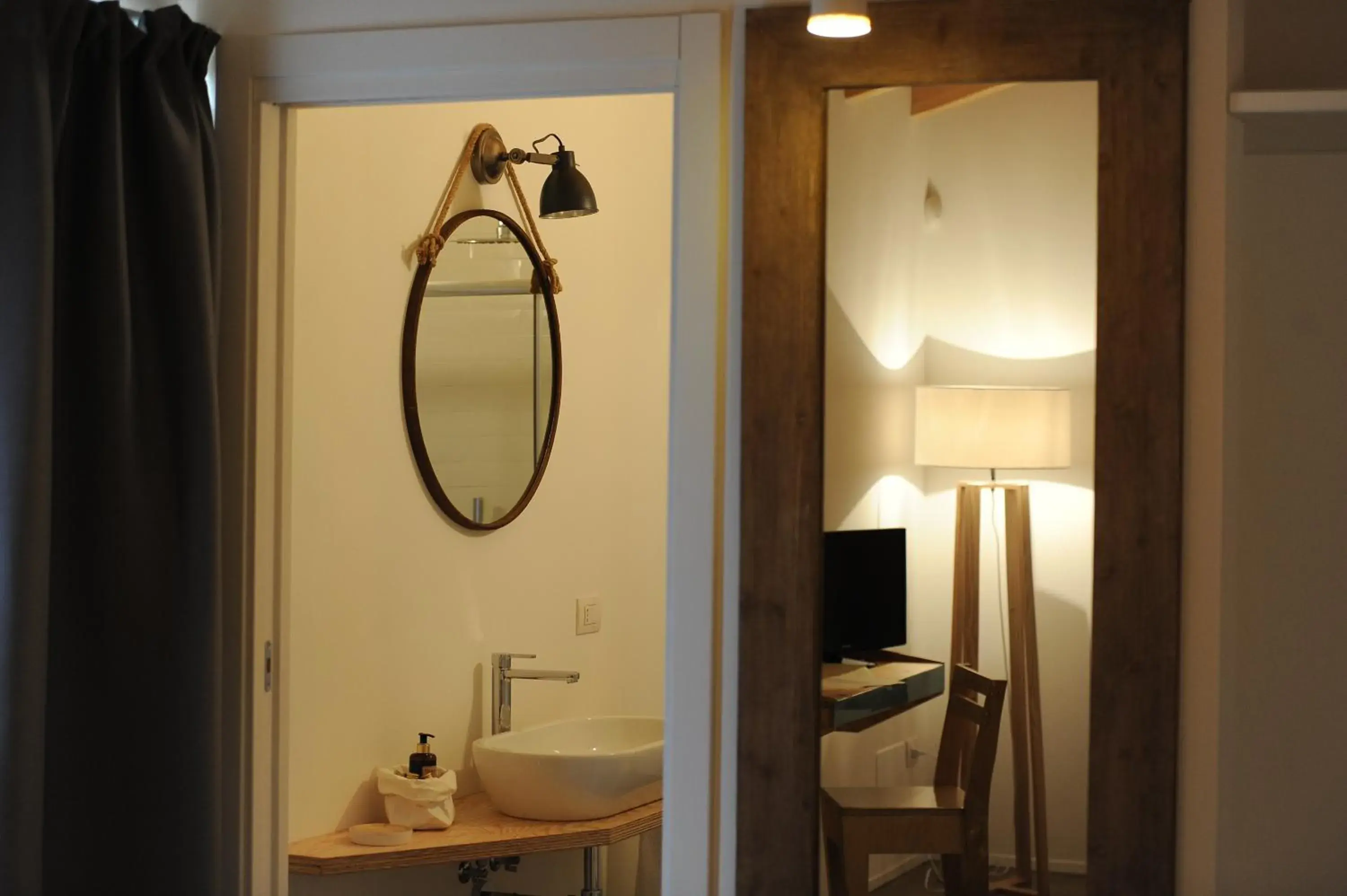 Comfort Triple Room with Shower - single occupancy in Montegusto Comfort Triple Room with Shower - single occupancy in Montegusto