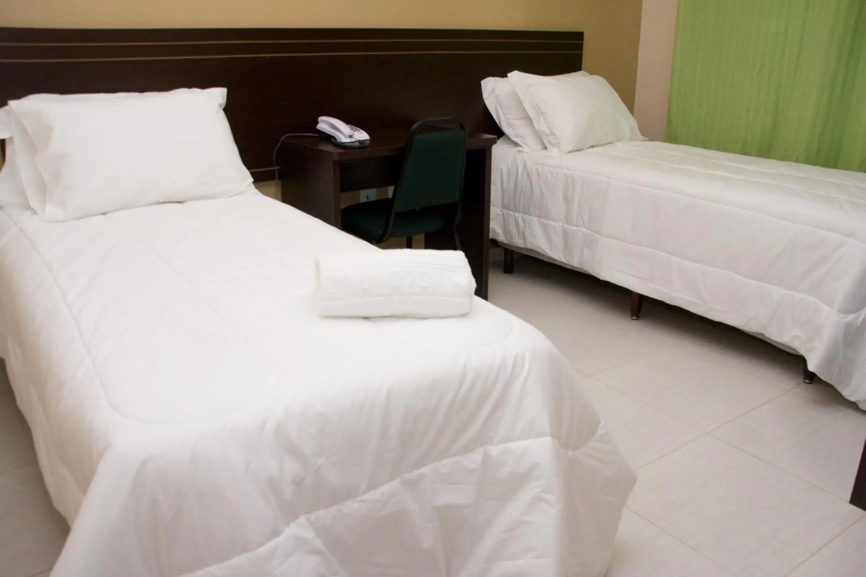 Single Room with Fan - single occupancy in Victor Plaza Formiga Single Room with Fan - single occupancy in Victor Plaza Formiga