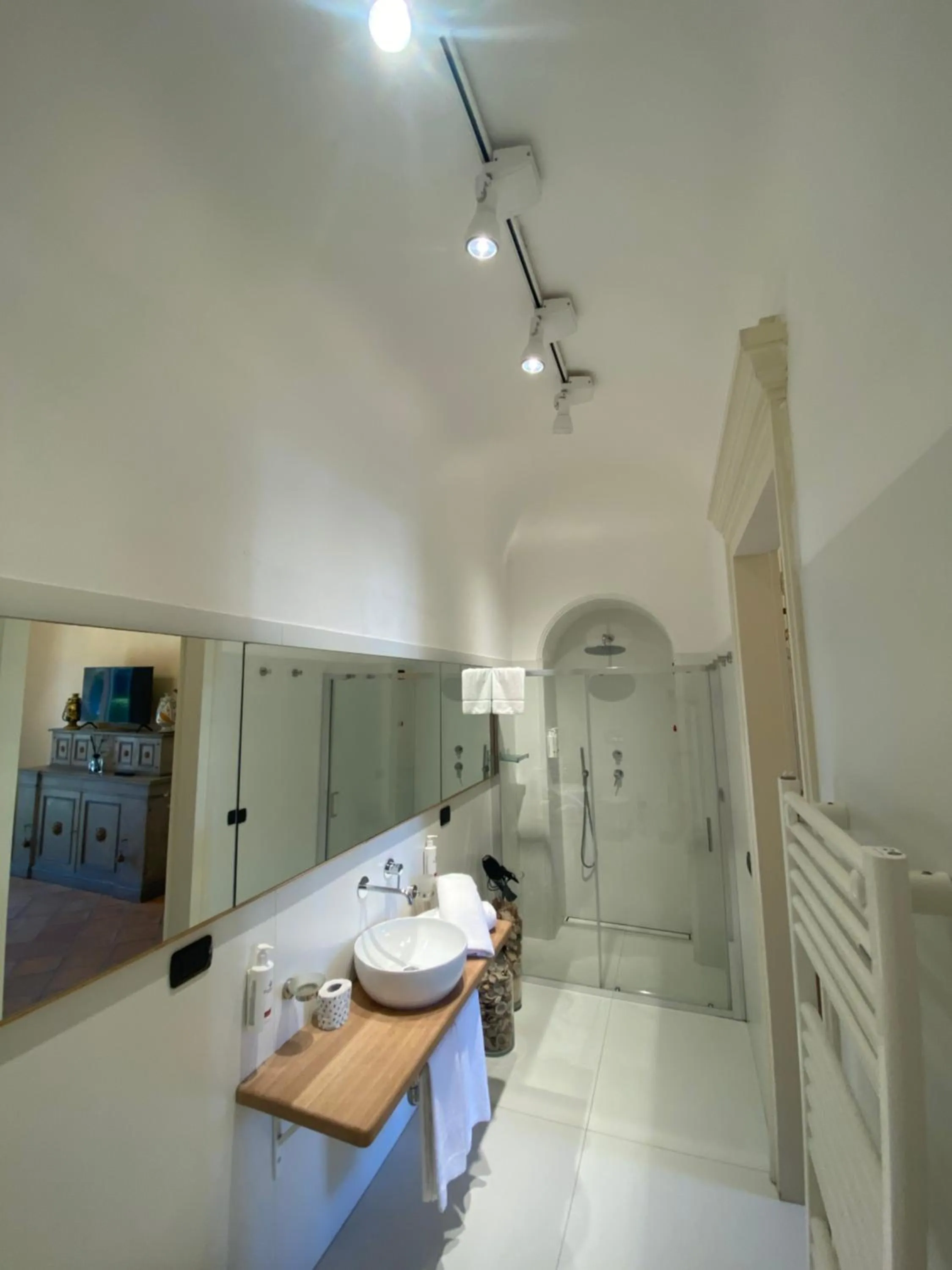 Bathroom in Casa Raiola Ercolano Luxury Rooms & Spa
