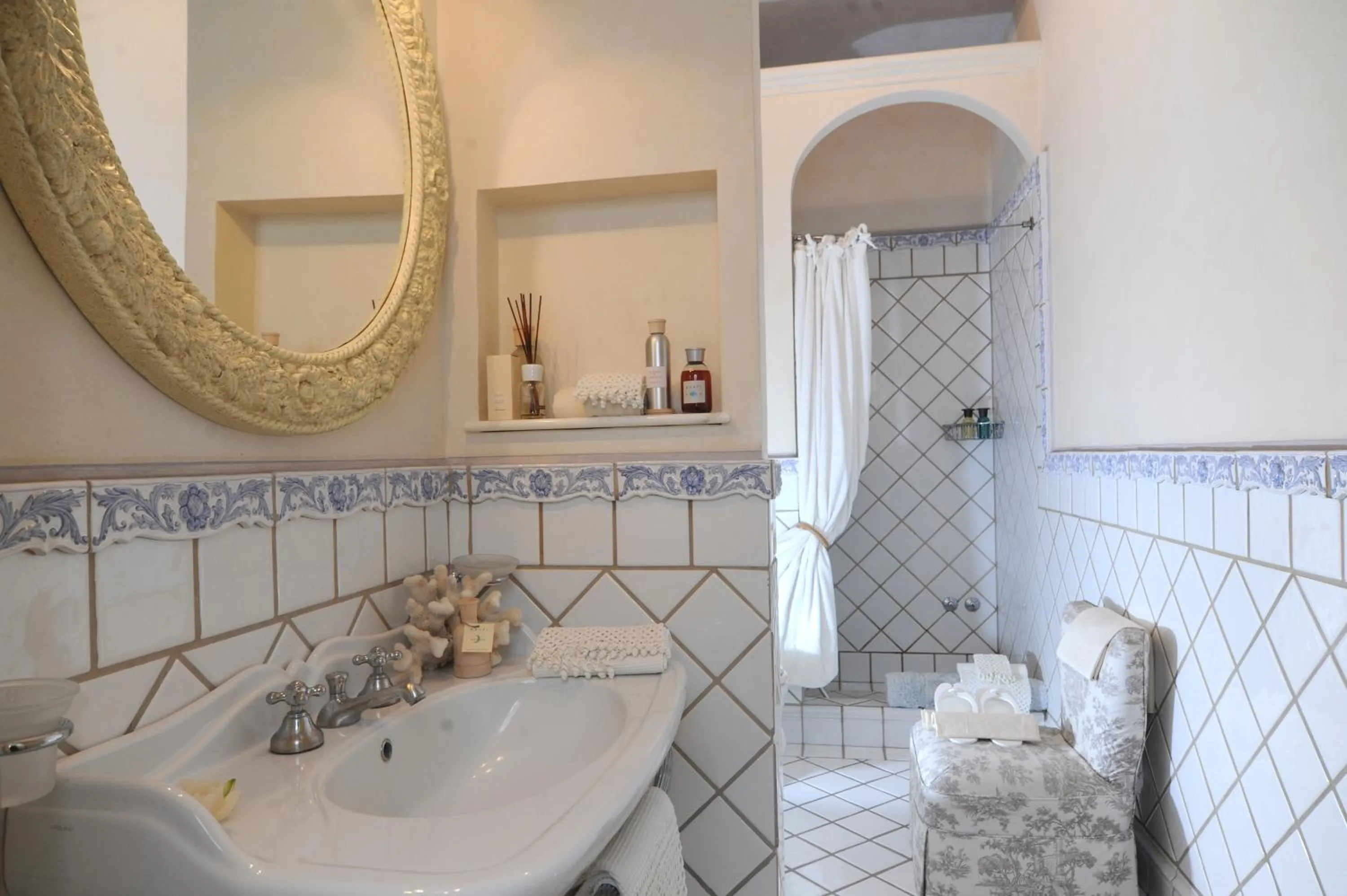 Bathroom in Casa Raiola Ercolano Luxury Rooms & Spa
