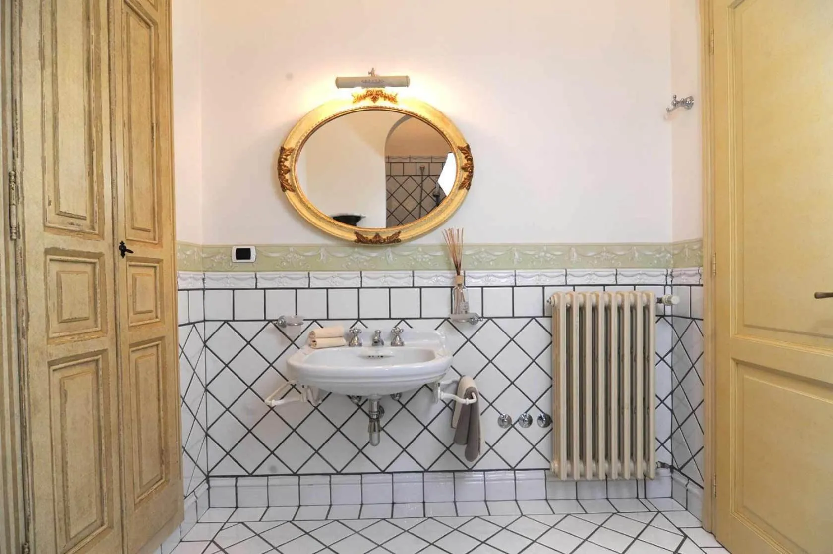 Bathroom in Casa Raiola Ercolano Luxury Rooms & Spa