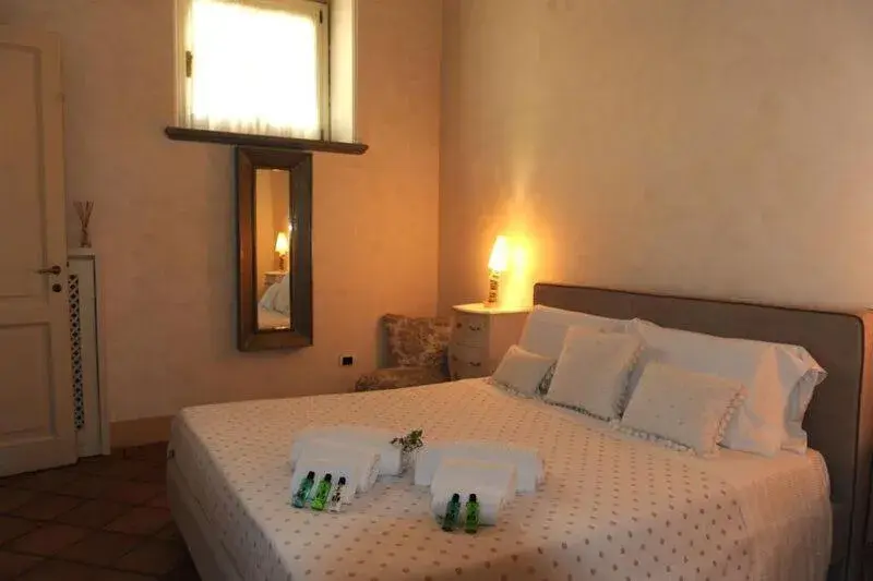 King Room with Window - single occupancy in Casa Raiola Ercolano Luxury Rooms & Spa King Room with Window - single occupancy in Casa Raiola Ercolano Luxury Rooms & Spa