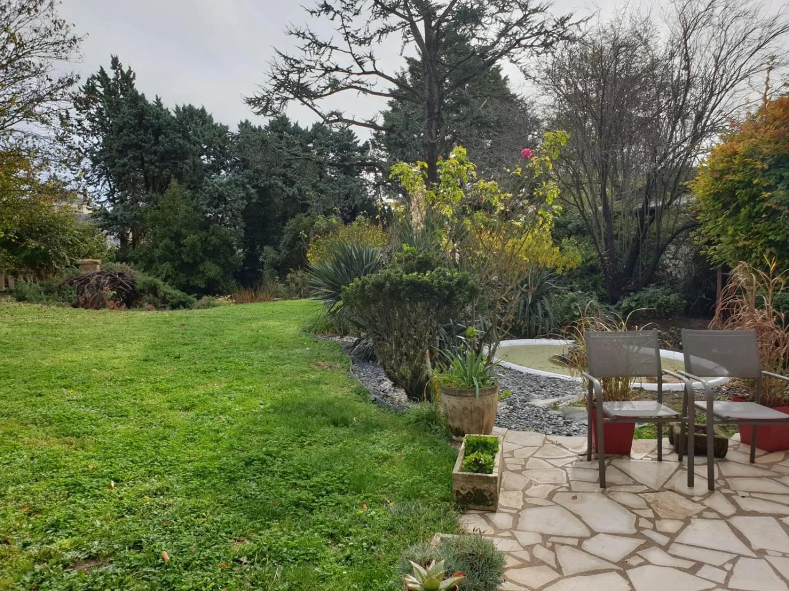 Garden in Le Chai De La Rose SPA et Séances Bien être