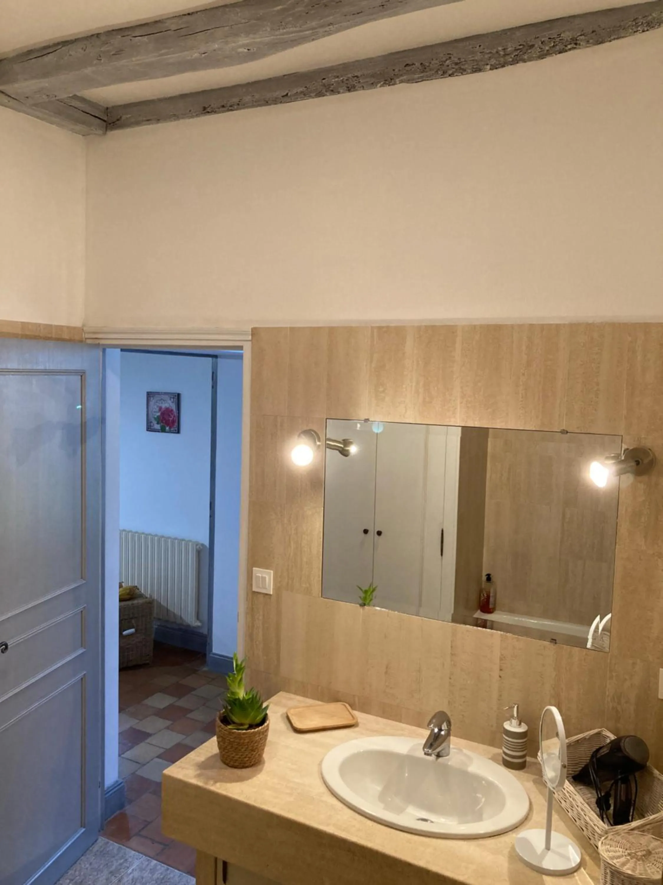 Bathroom in Le Chai De La Rose SPA et Séances Bien être