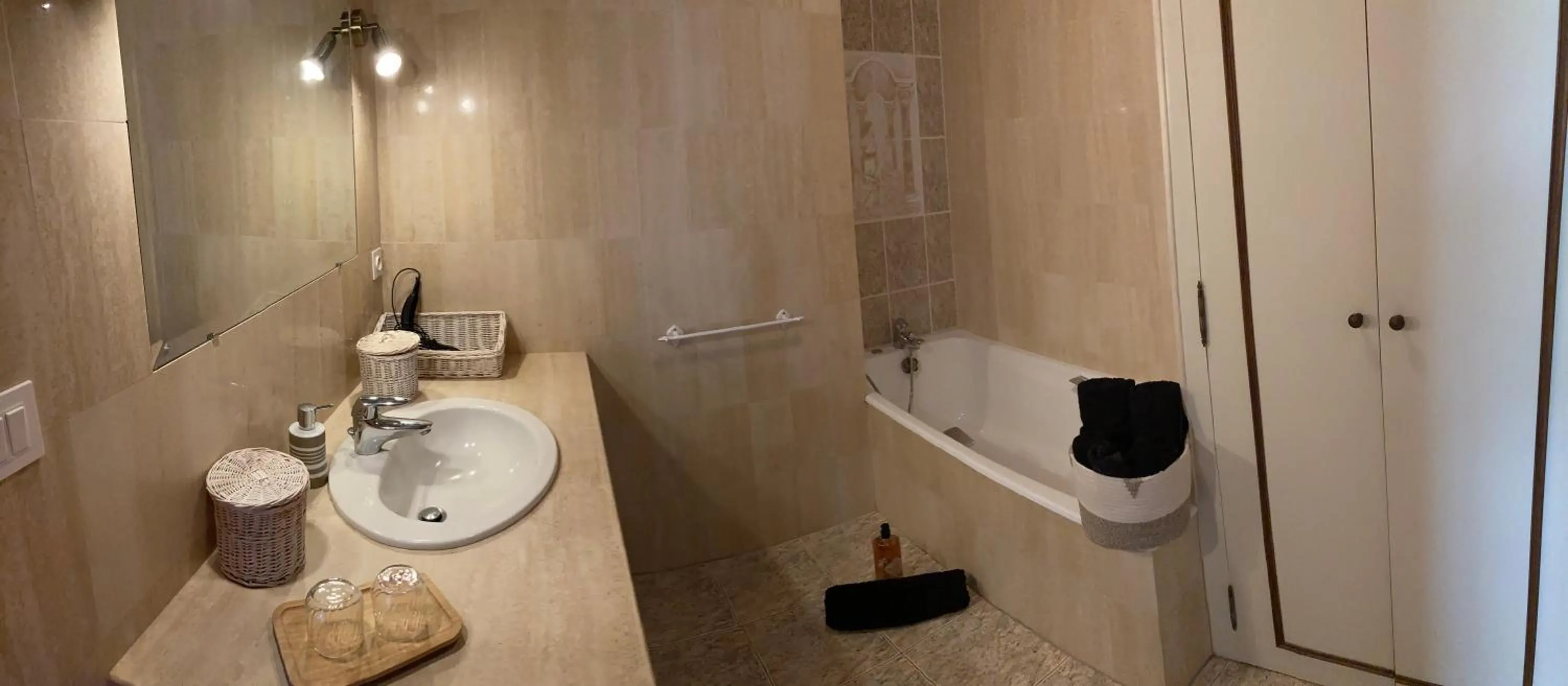 Bathroom in Le Chai De La Rose SPA et Séances Bien être