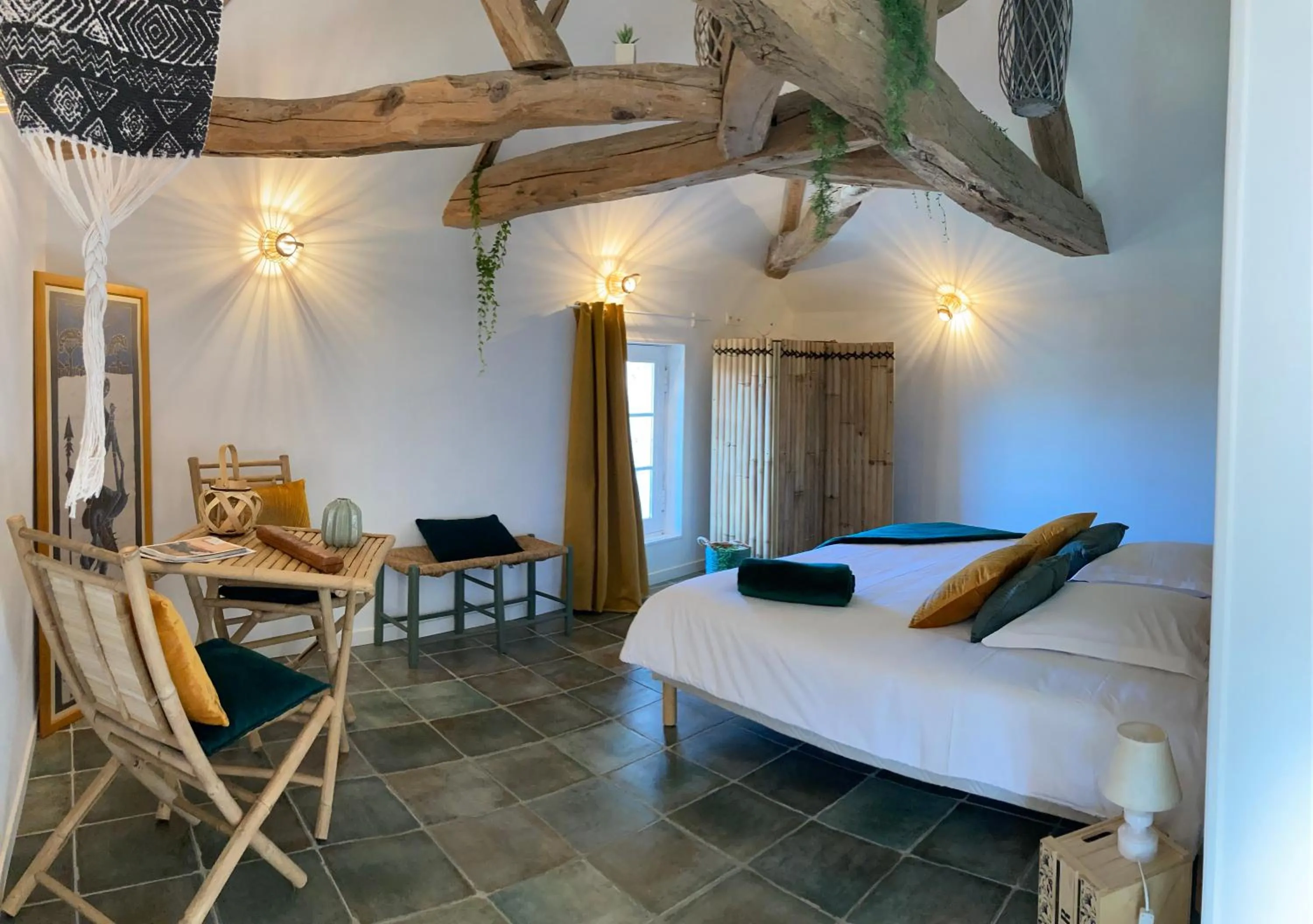 View (from property/room), Bed in Le Chai De La Rose SPA et Séances Bien être
