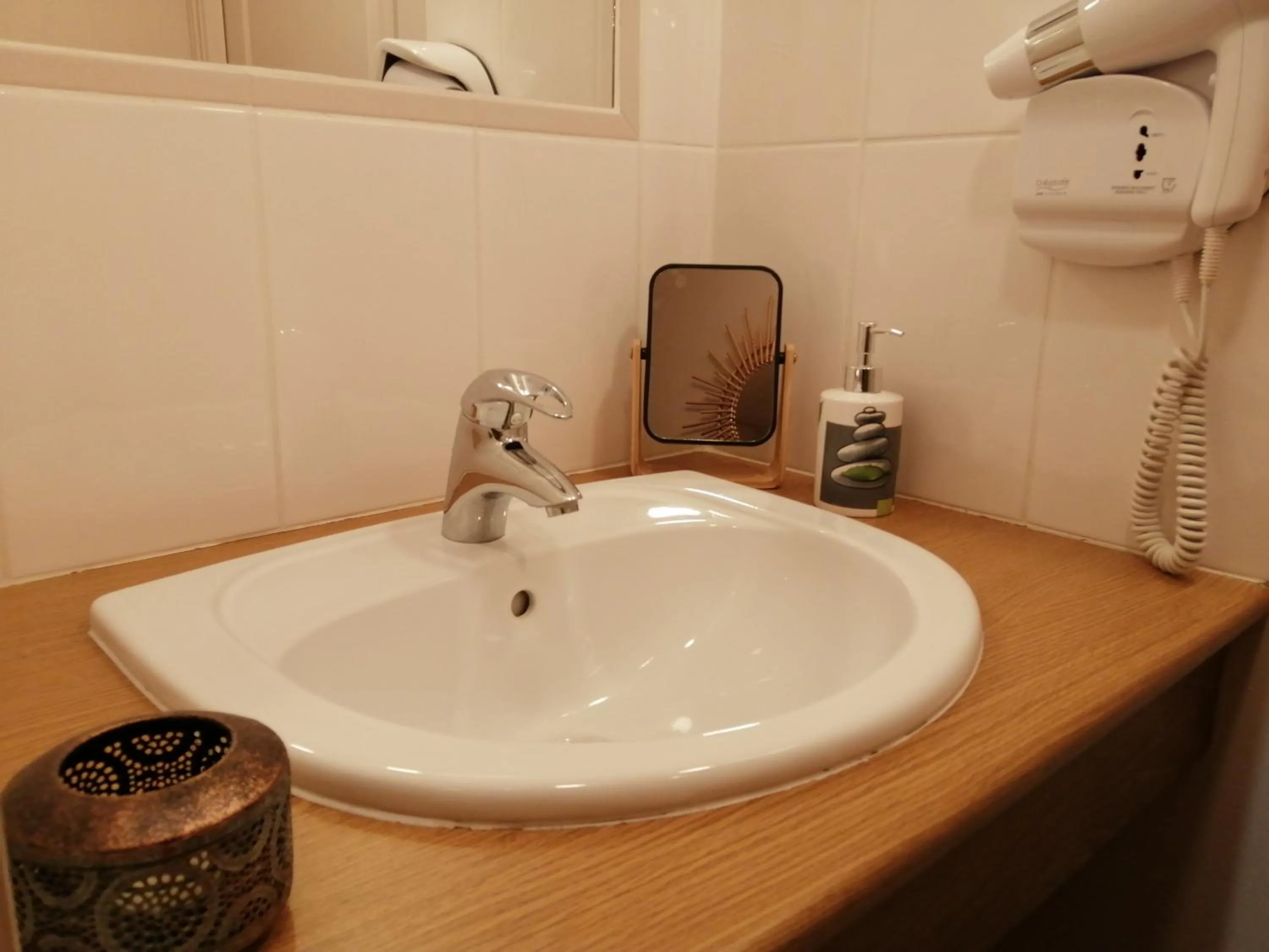 Bathroom in Le Chai De La Rose SPA et Séances Bien être