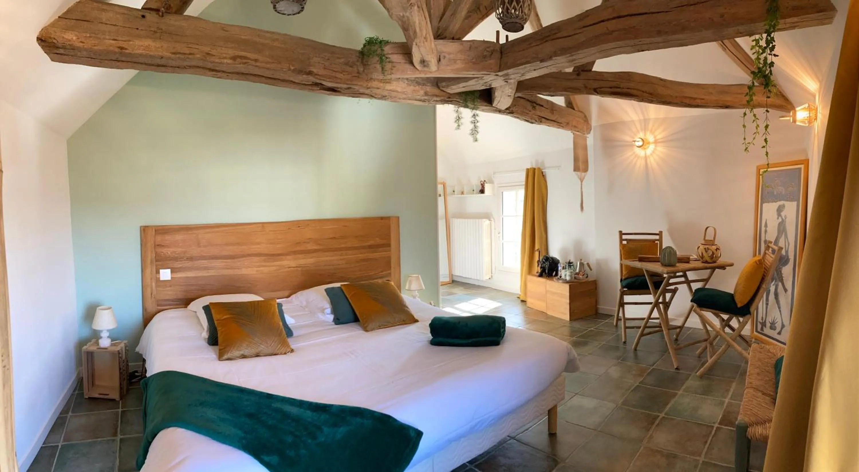 Photo of the whole room, Bed in Le Chai De La Rose SPA et Séances Bien être