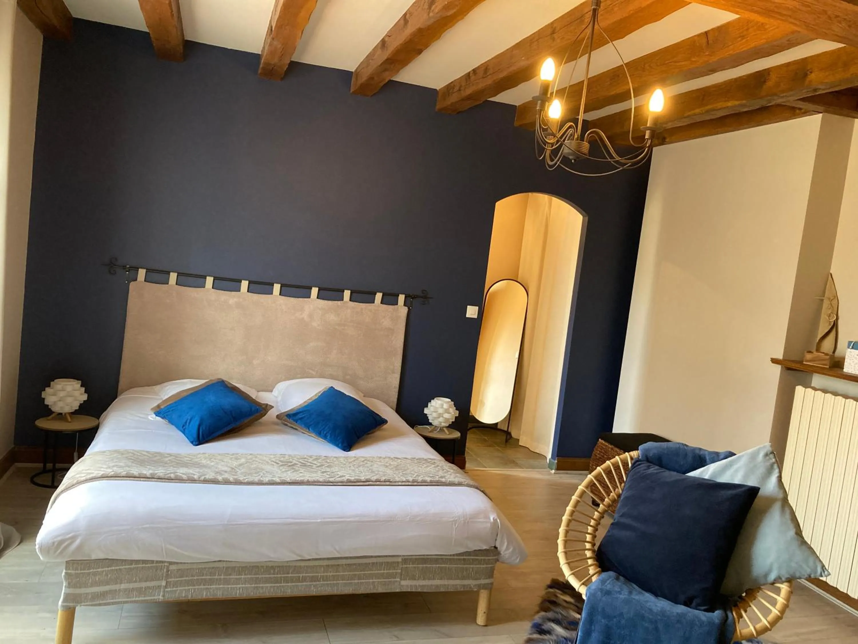 Photo of the whole room, Bed in Le Chai De La Rose SPA et Séances Bien être
