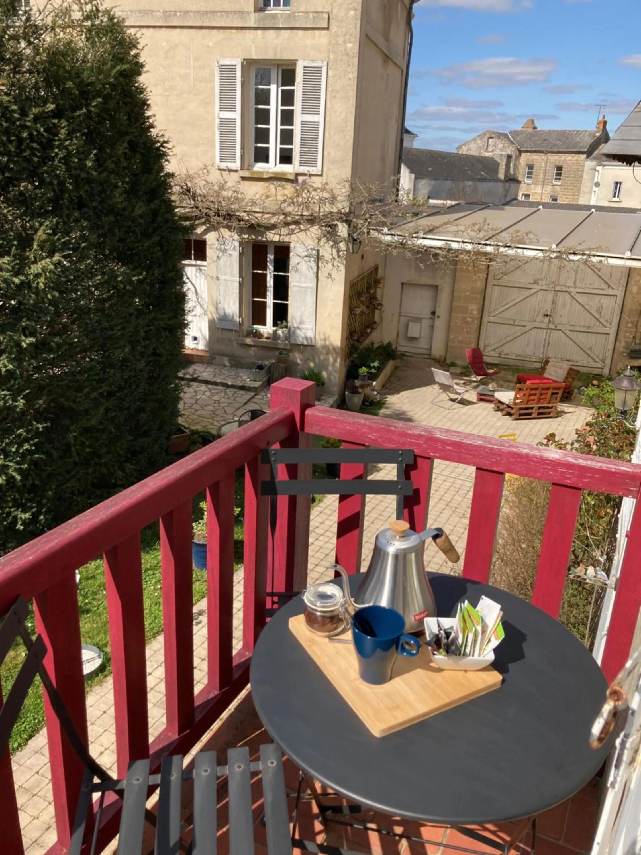 Garden view in Le Chai De La Rose SPA et Séances Bien être