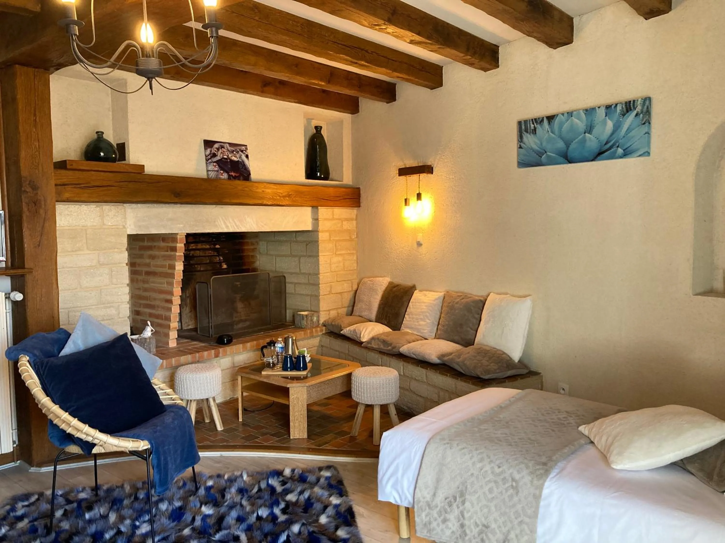 Photo of the whole room in Le Chai De La Rose SPA et Séances Bien être